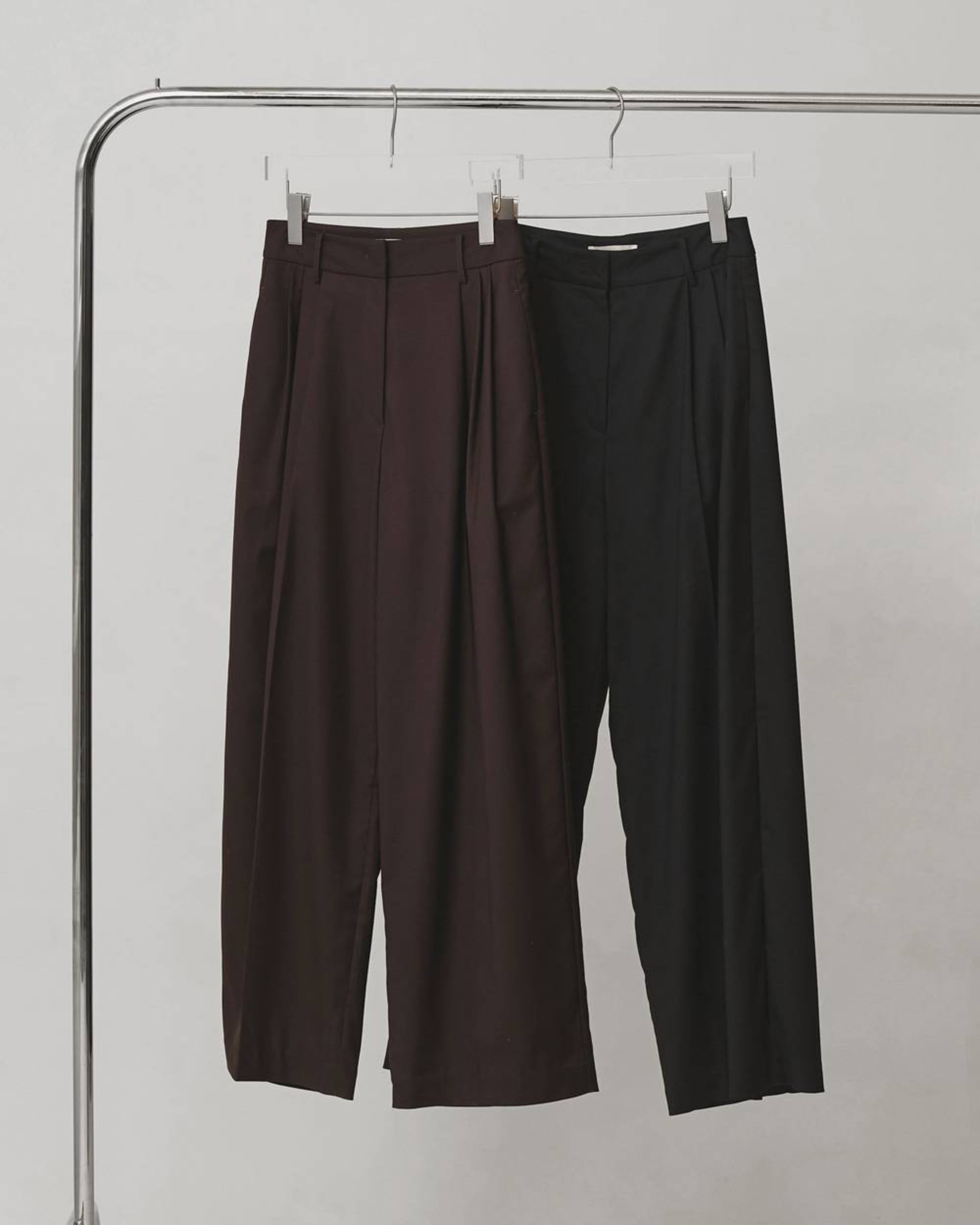 【6/26(金)発売】Lightweight Tuck Trousers