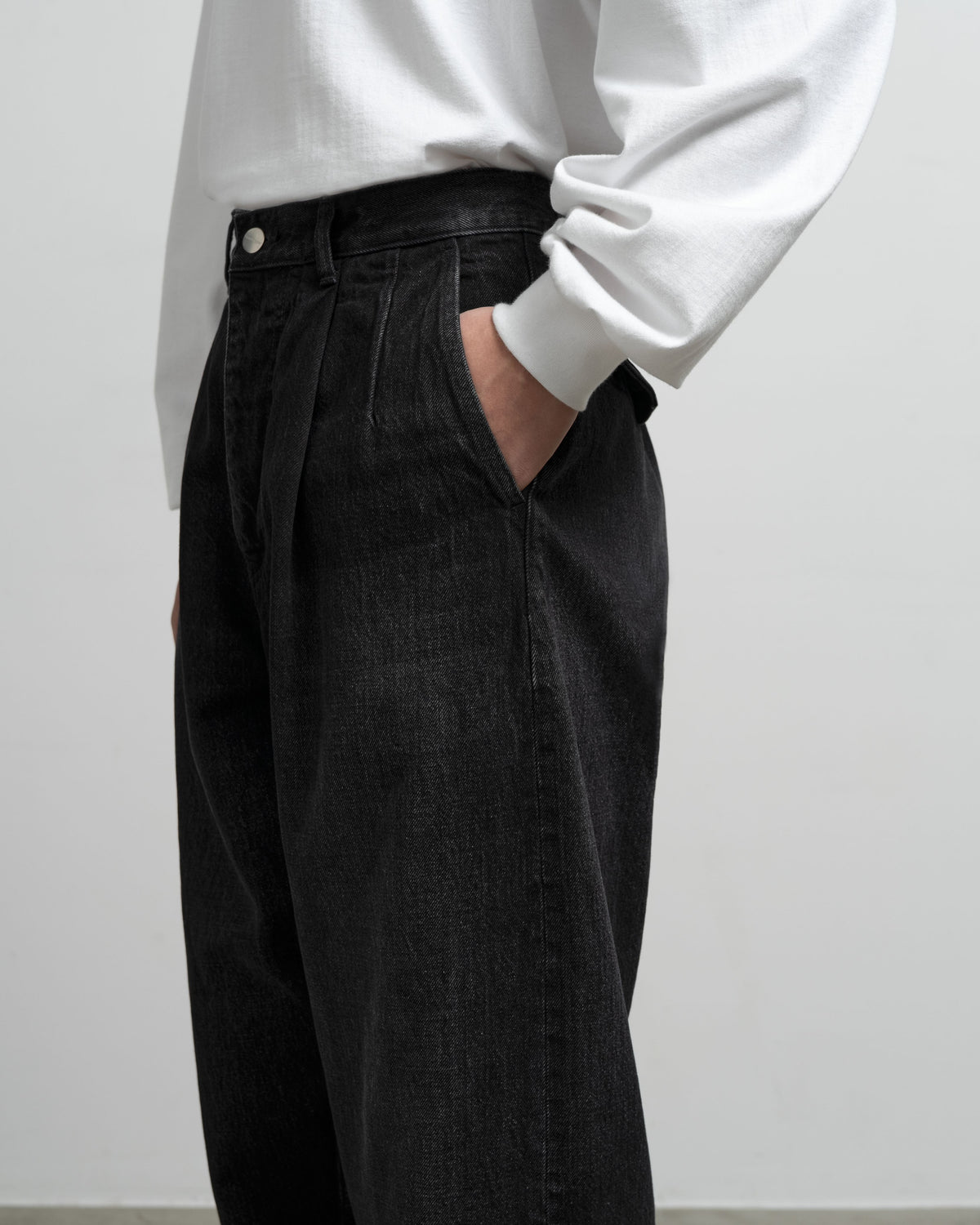 Selvage Denim Two Tuck Tapered Pants -DARK FADE-