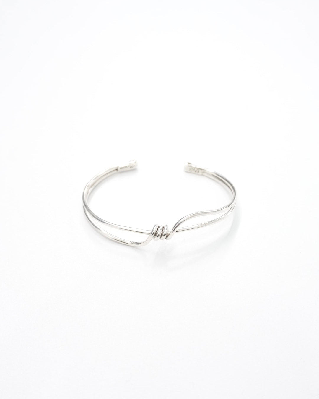 CENTER WINDING BANGLE