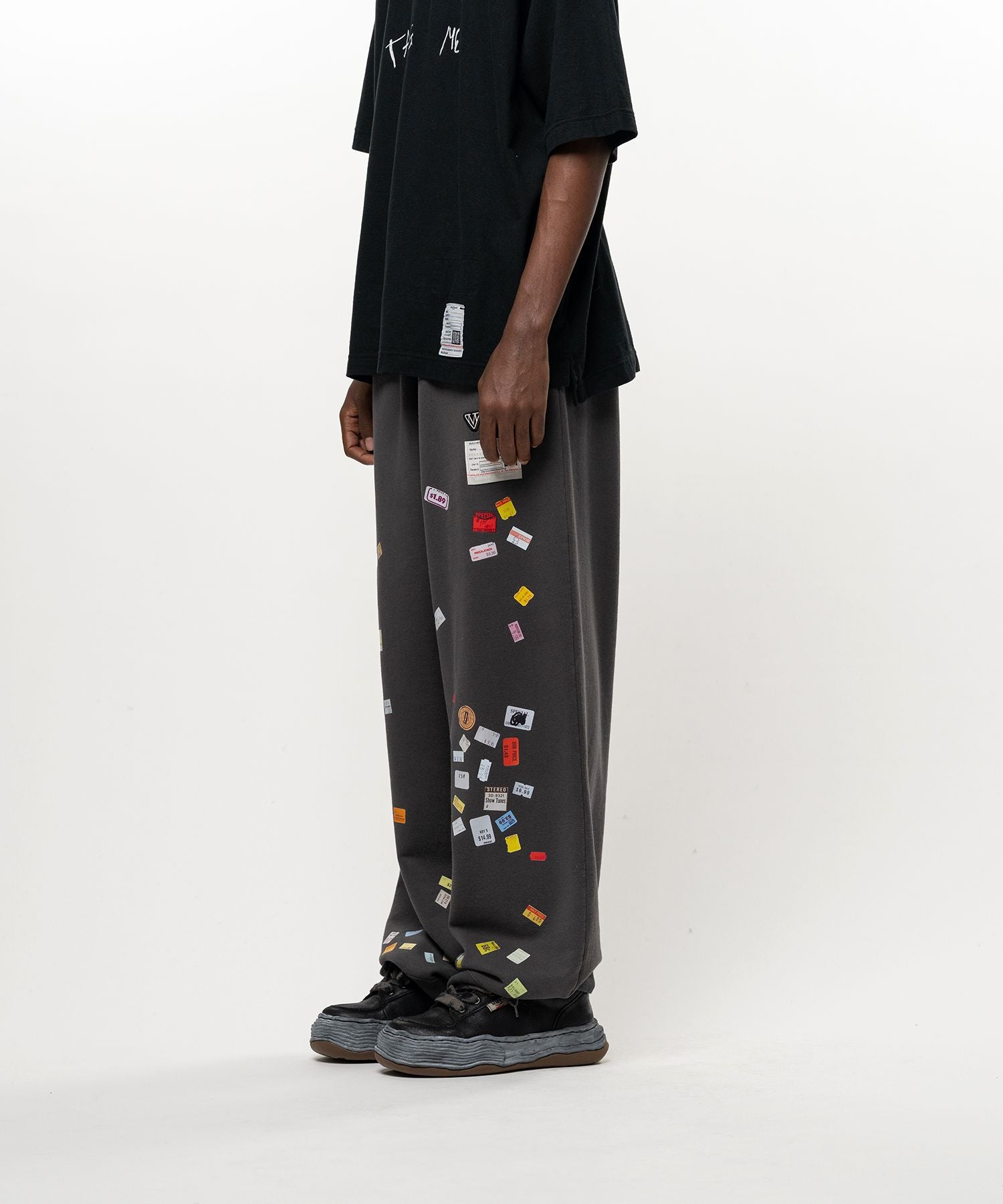 【9/2(水)発売】Price Tag Sticker Printed Sweat Pants