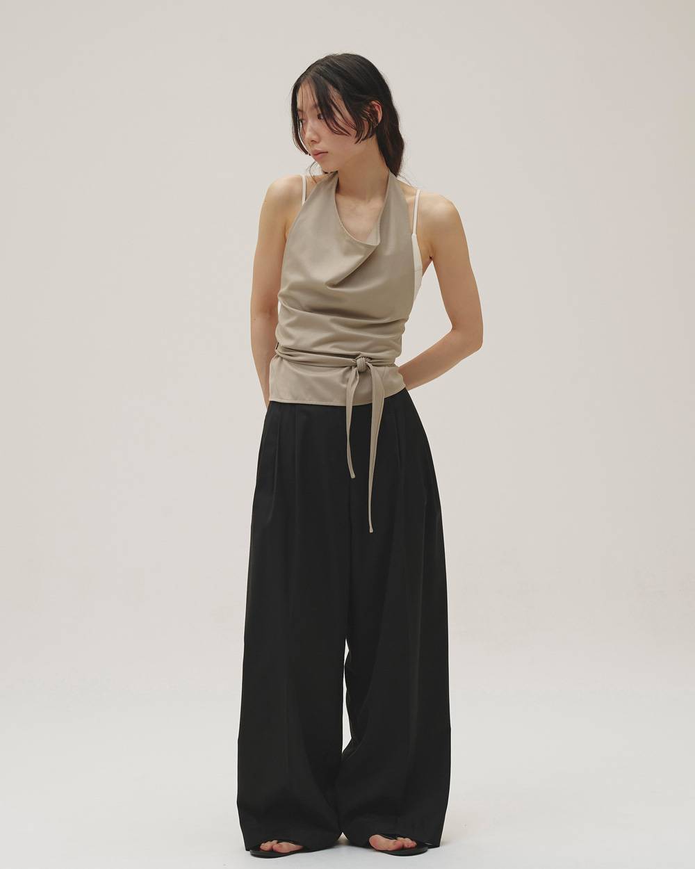【6/26(金)発売】Lightweight Tuck Trousers