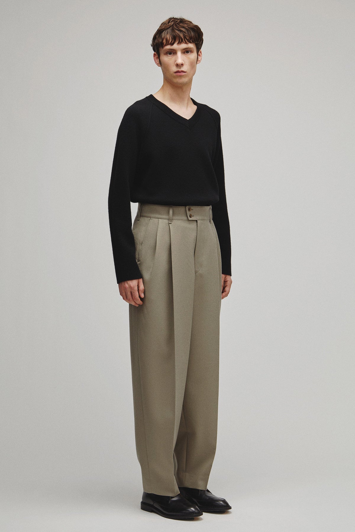 DEEP TUCK WIDE SLACKS
