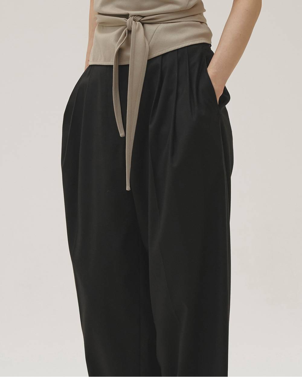 todayful - 【6/26(金)発売】Lightweight Tuck Trousers