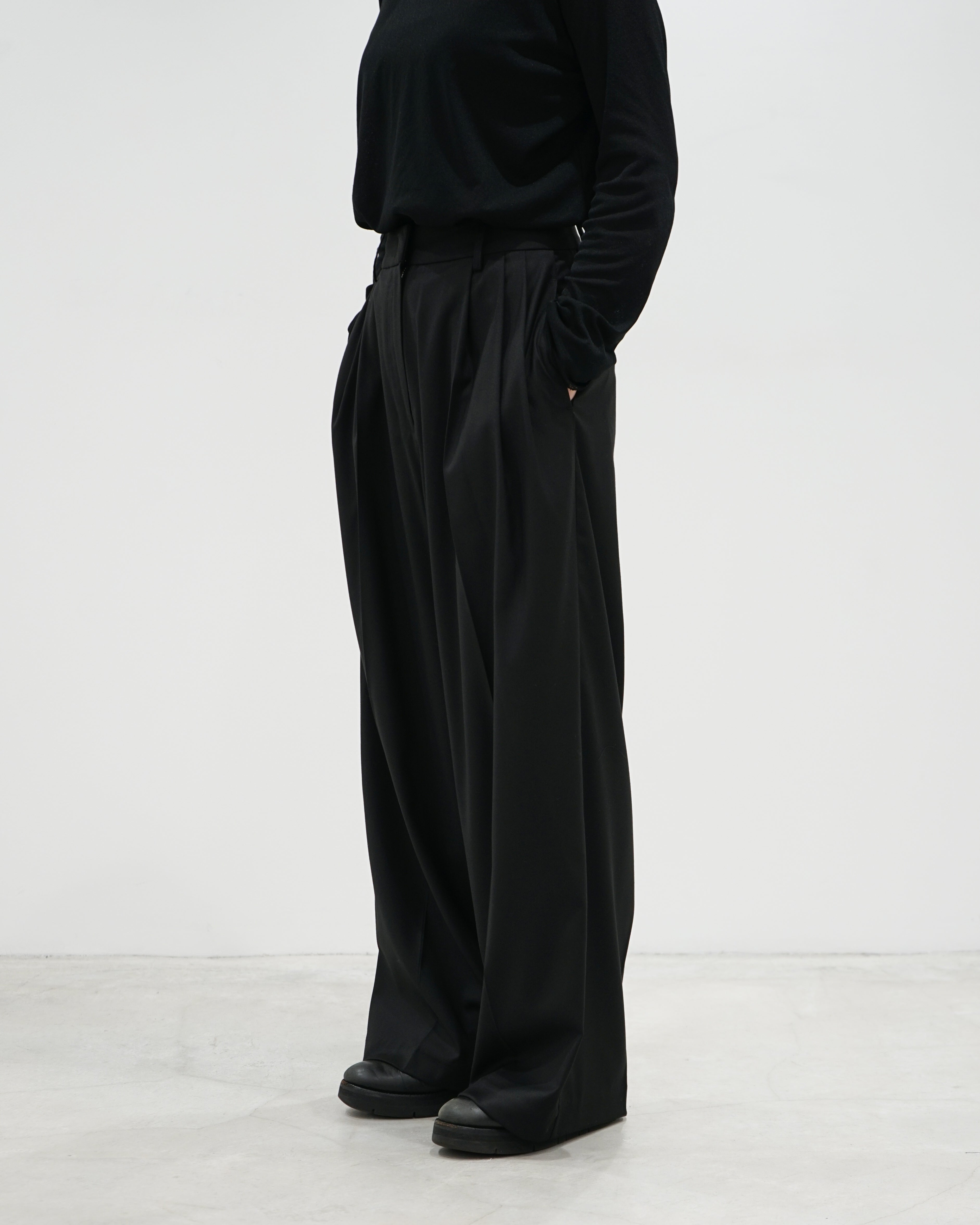 Lightweight Tuck Trousers