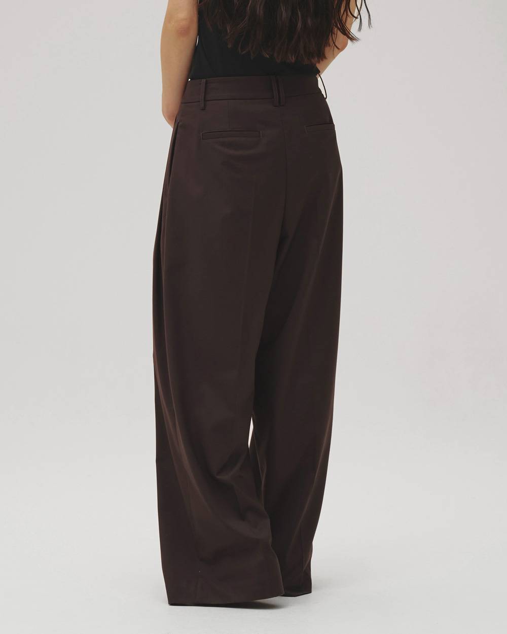 【6/26(金)発売】Lightweight Tuck Trousers