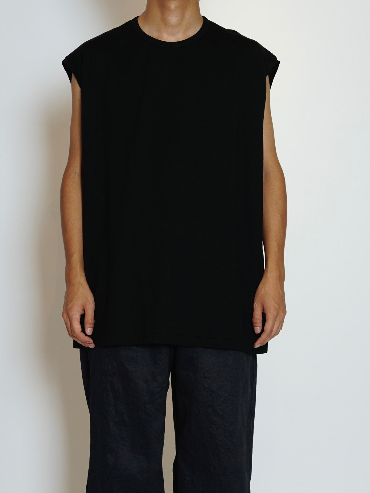SLEEVE LESS T-SHIRTS