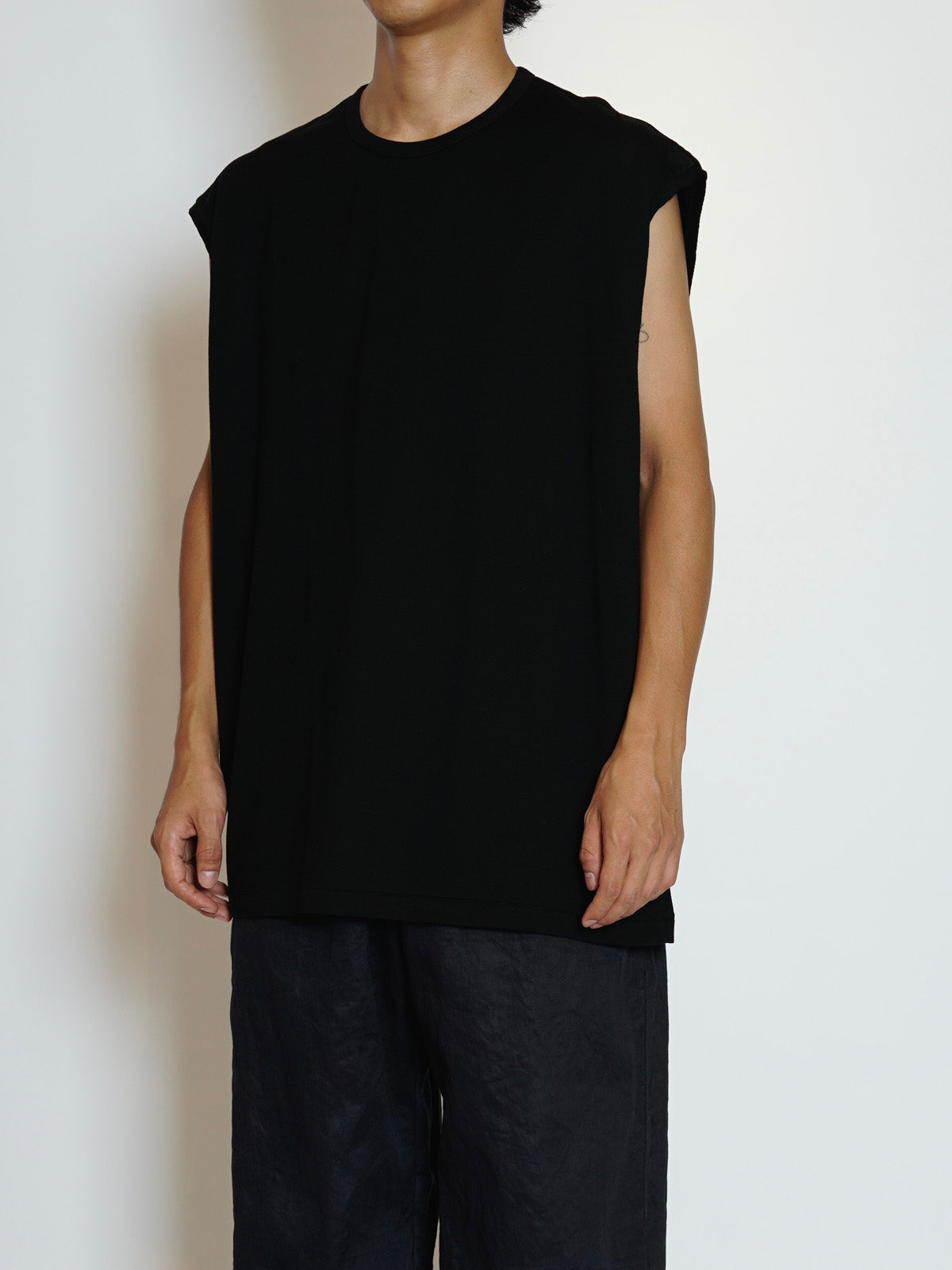 SLEEVE LESS T-SHIRTS