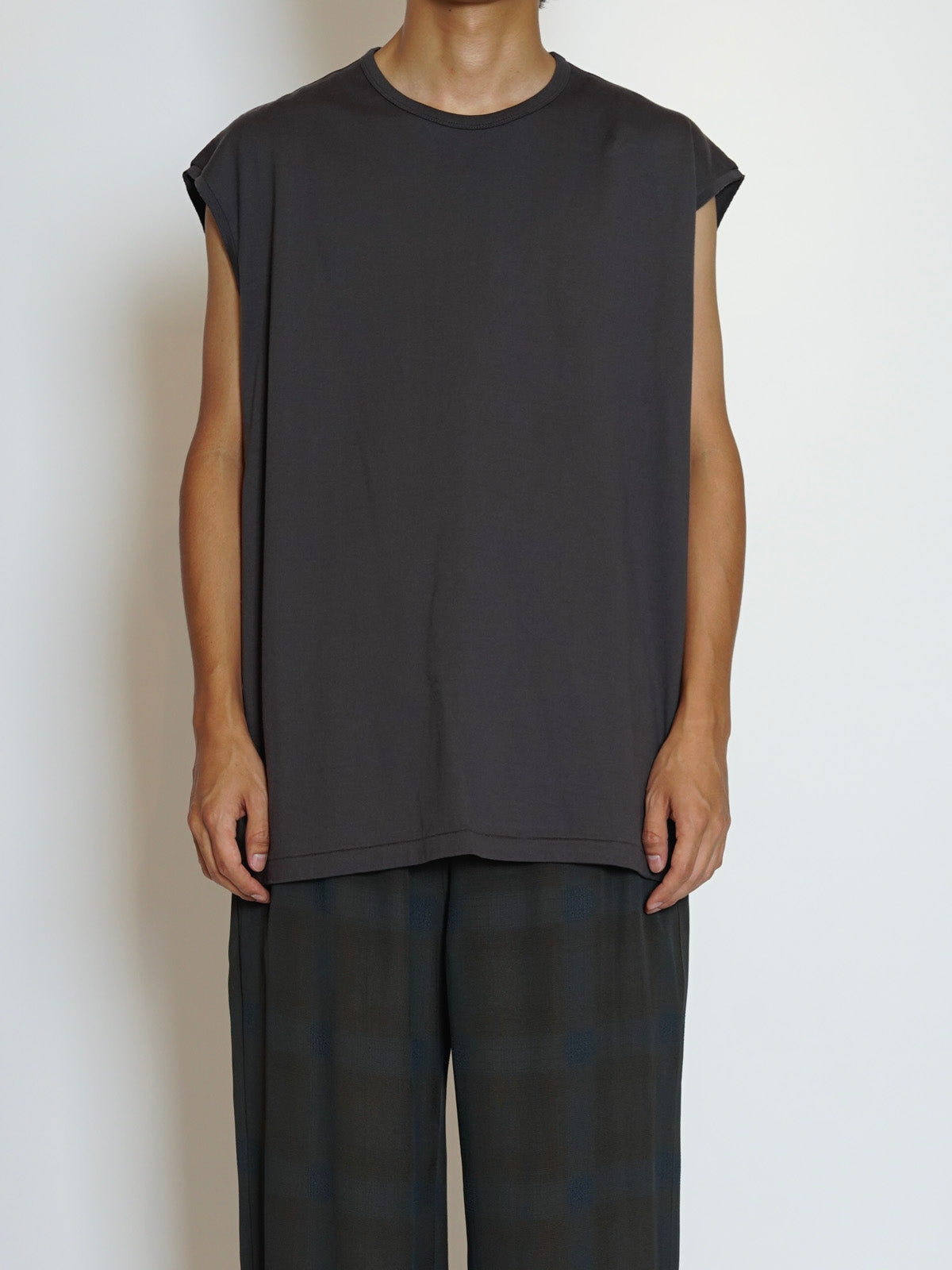 SLEEVE LESS T-SHIRTS