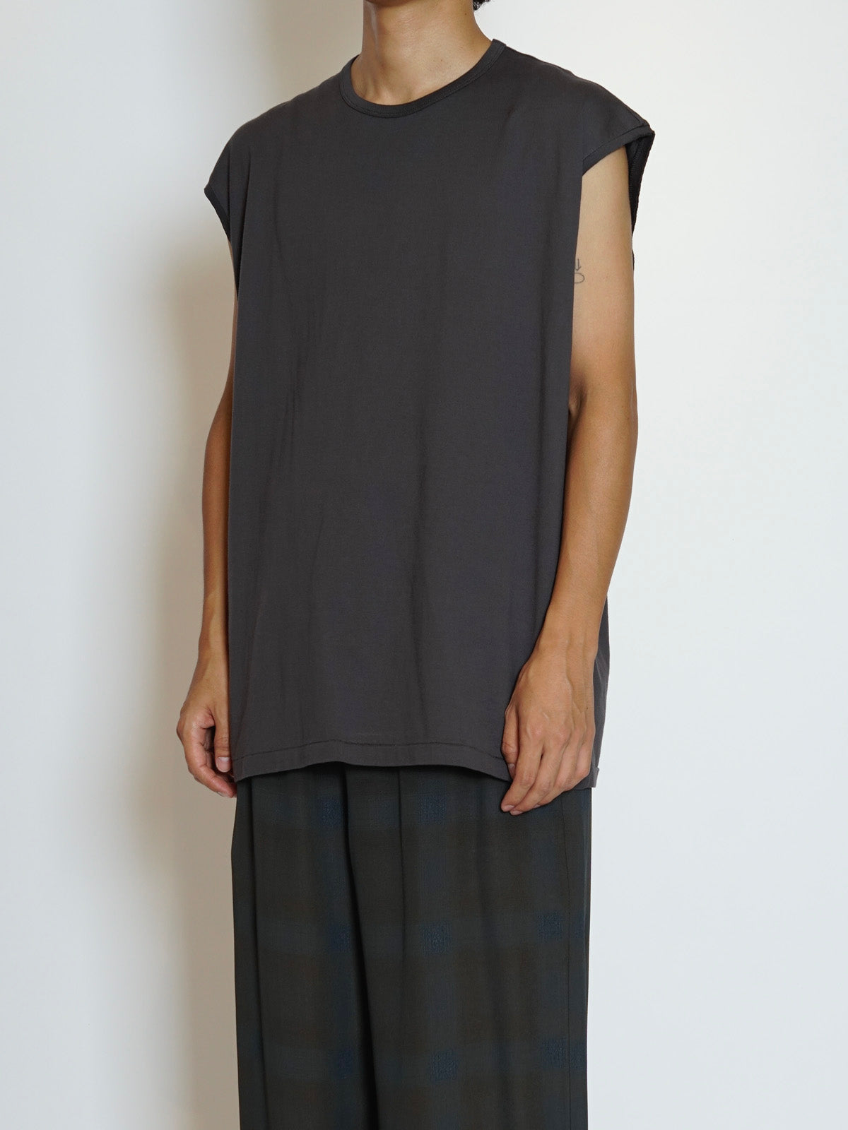 SLEEVE LESS T-SHIRTS