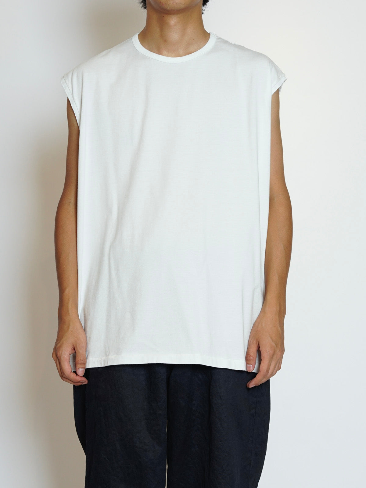 SLEEVE LESS T-SHIRTS