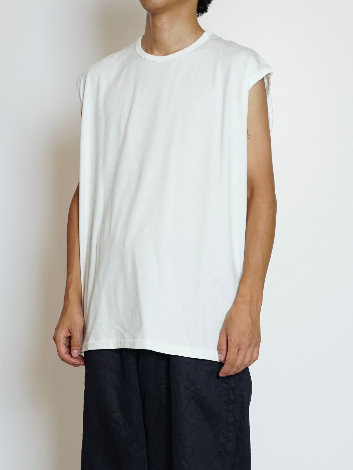 SLEEVE LESS T-SHIRTS