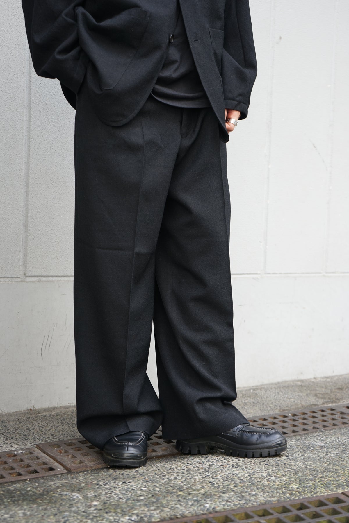 TUMBLED WOOL SERGE SINGLE PLEAT WIDE TROUSERS