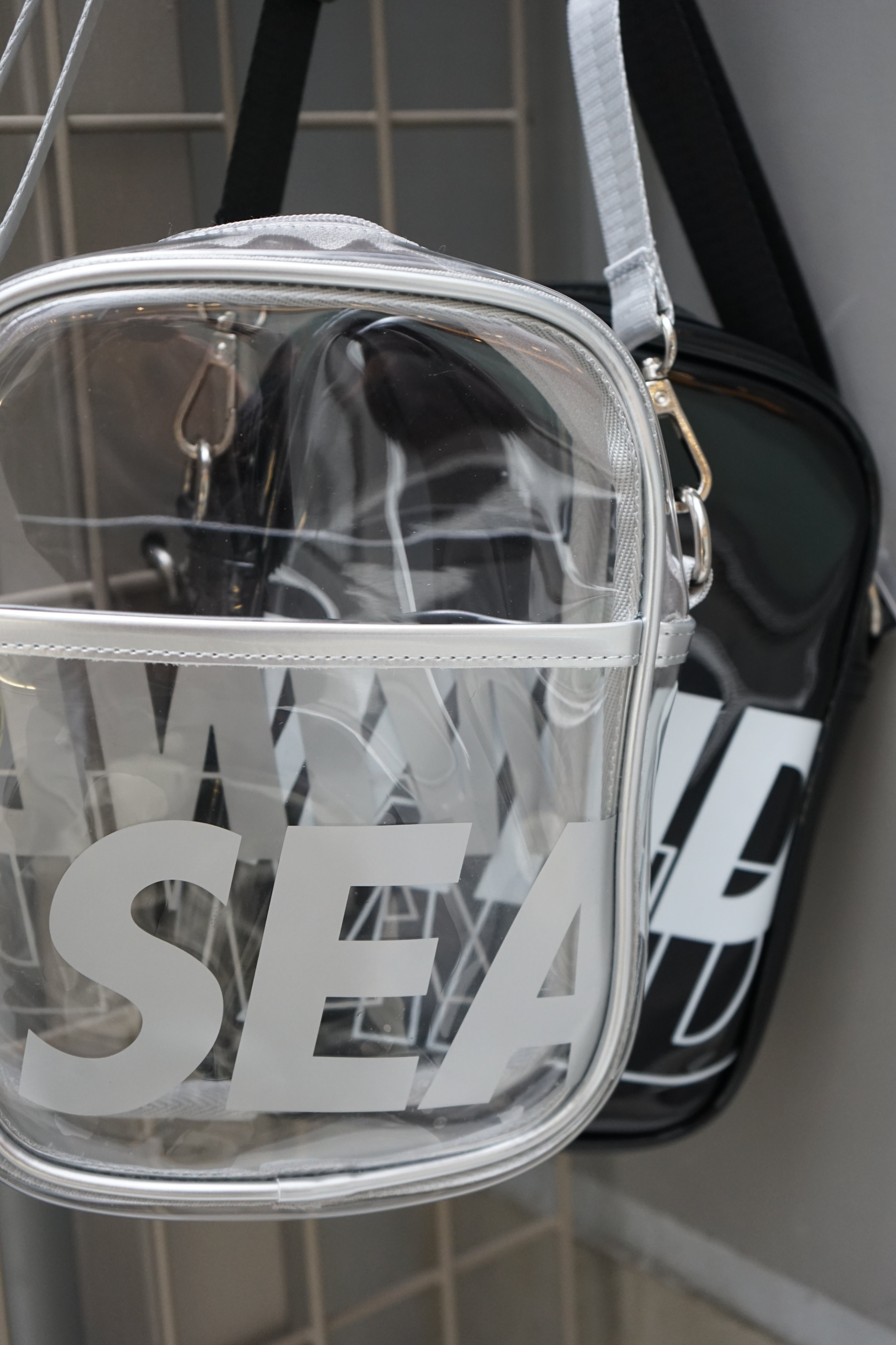 CLEAR LOGO SHOULDER BAG
