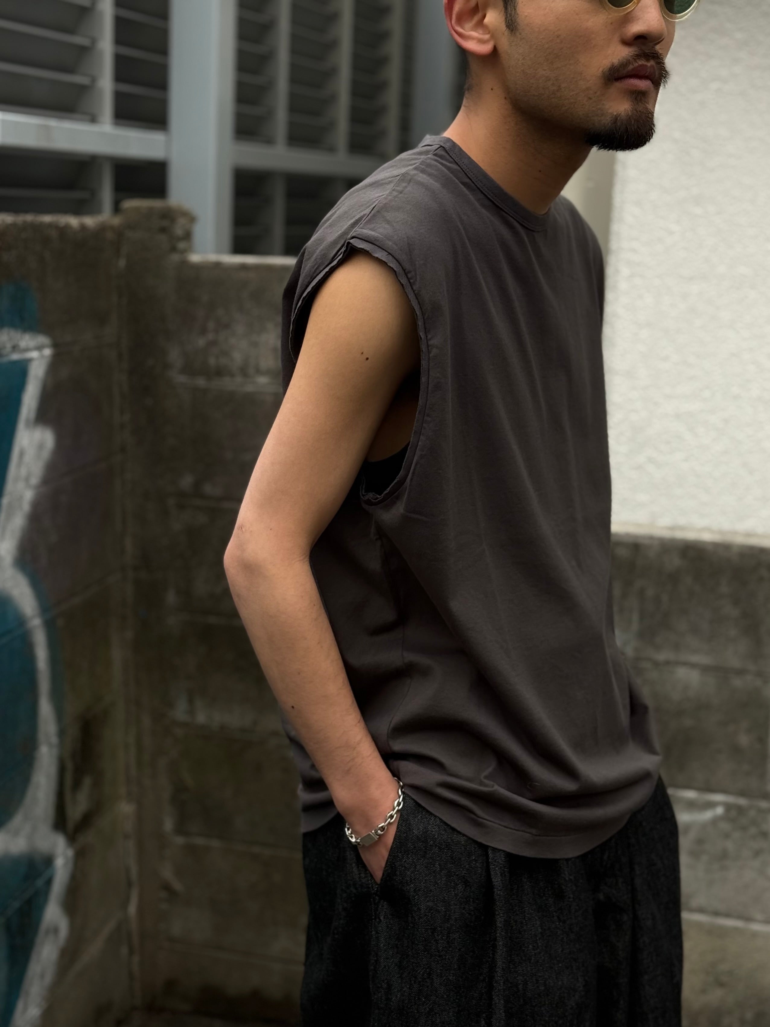 SLEEVE LESS T-SHIRTS