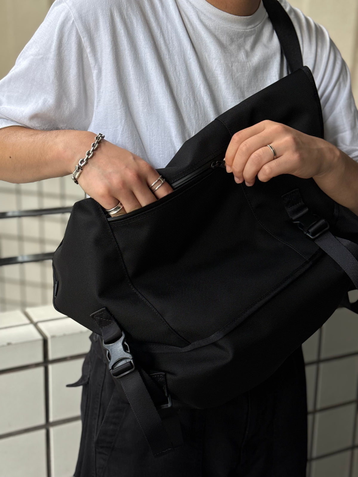 NEW MESSENGER BAG