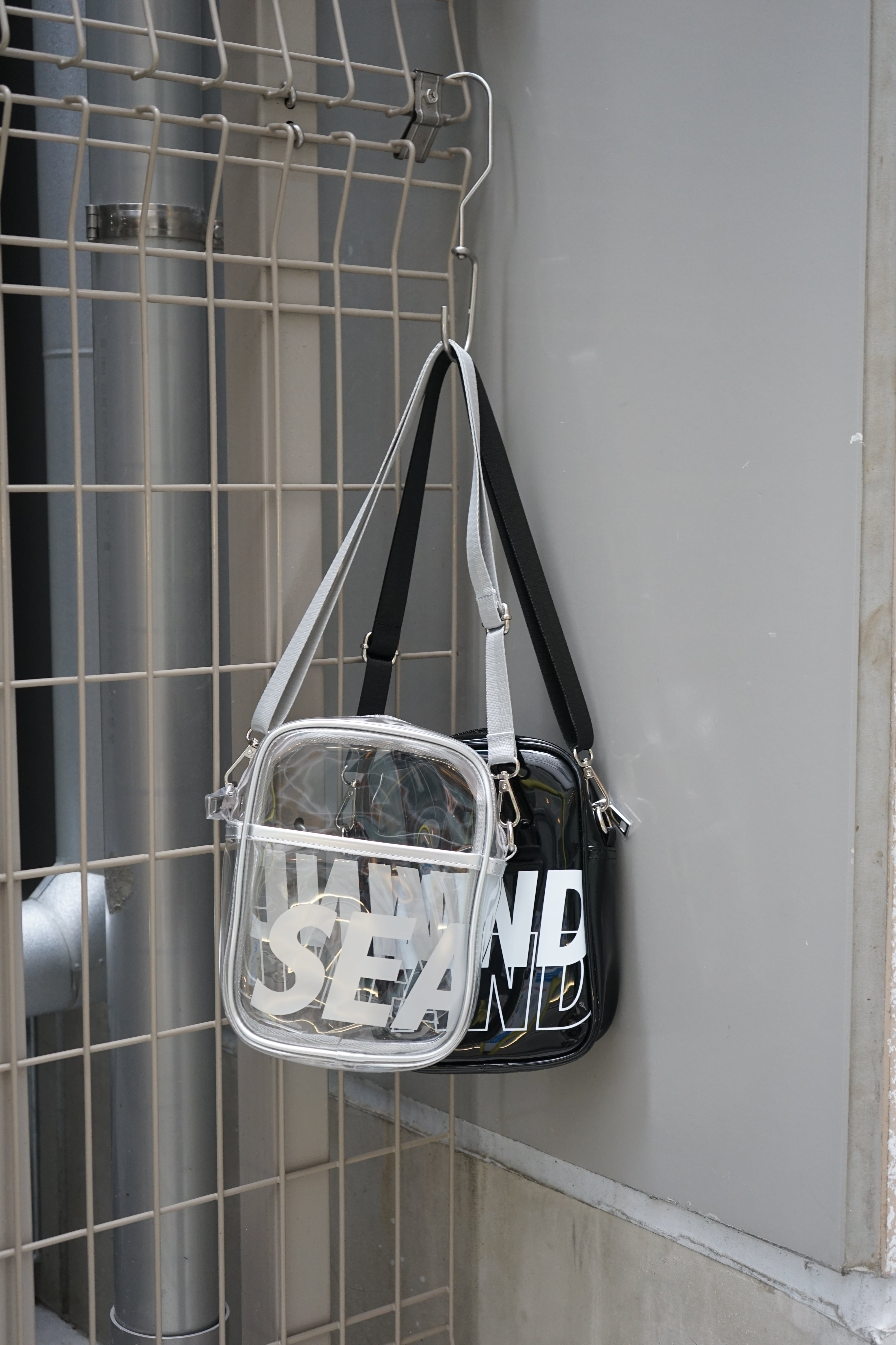 CLEAR LOGO SHOULDER BAG