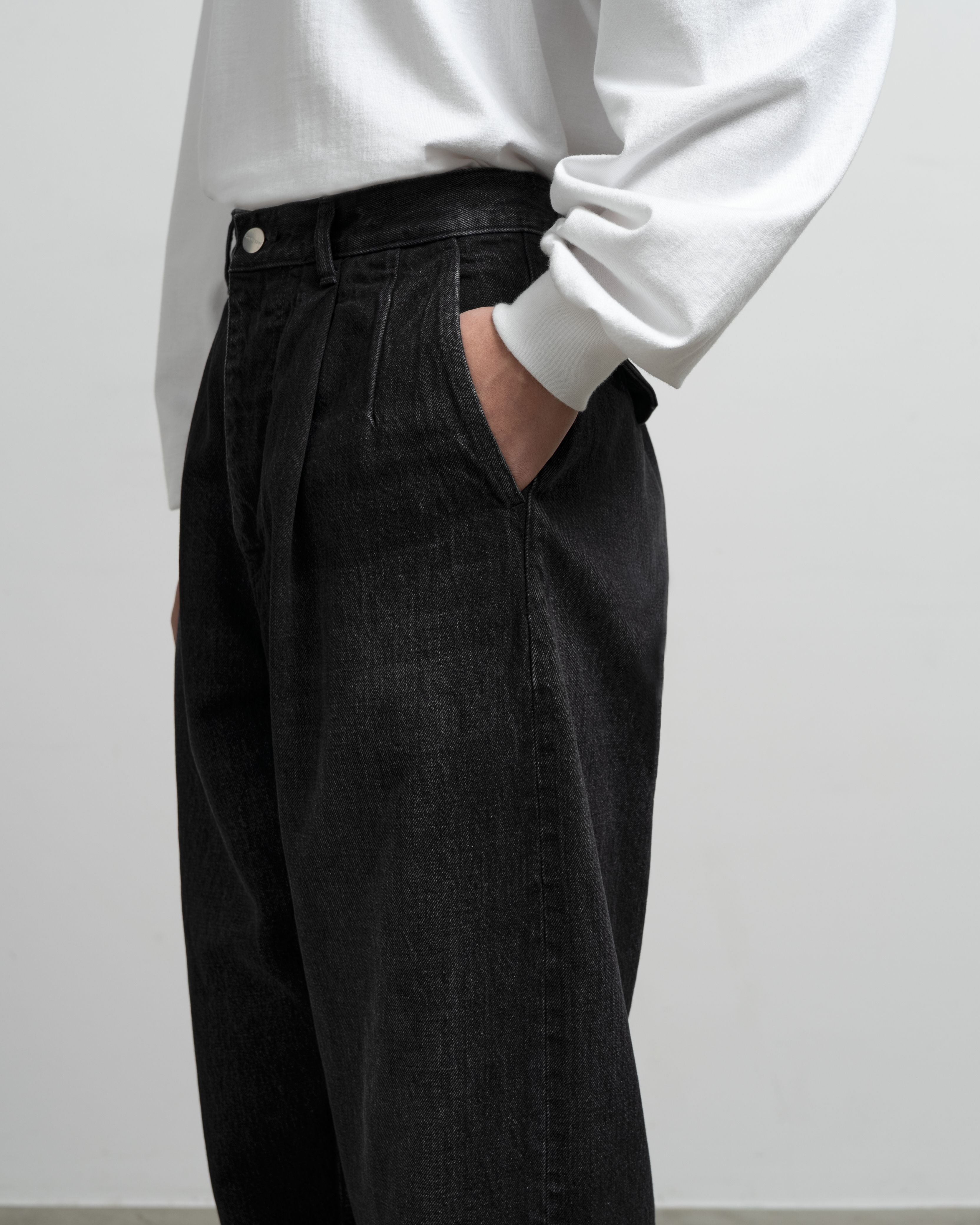 Selvage Denim Two Tuck Tapered Pants -DARK FADE-