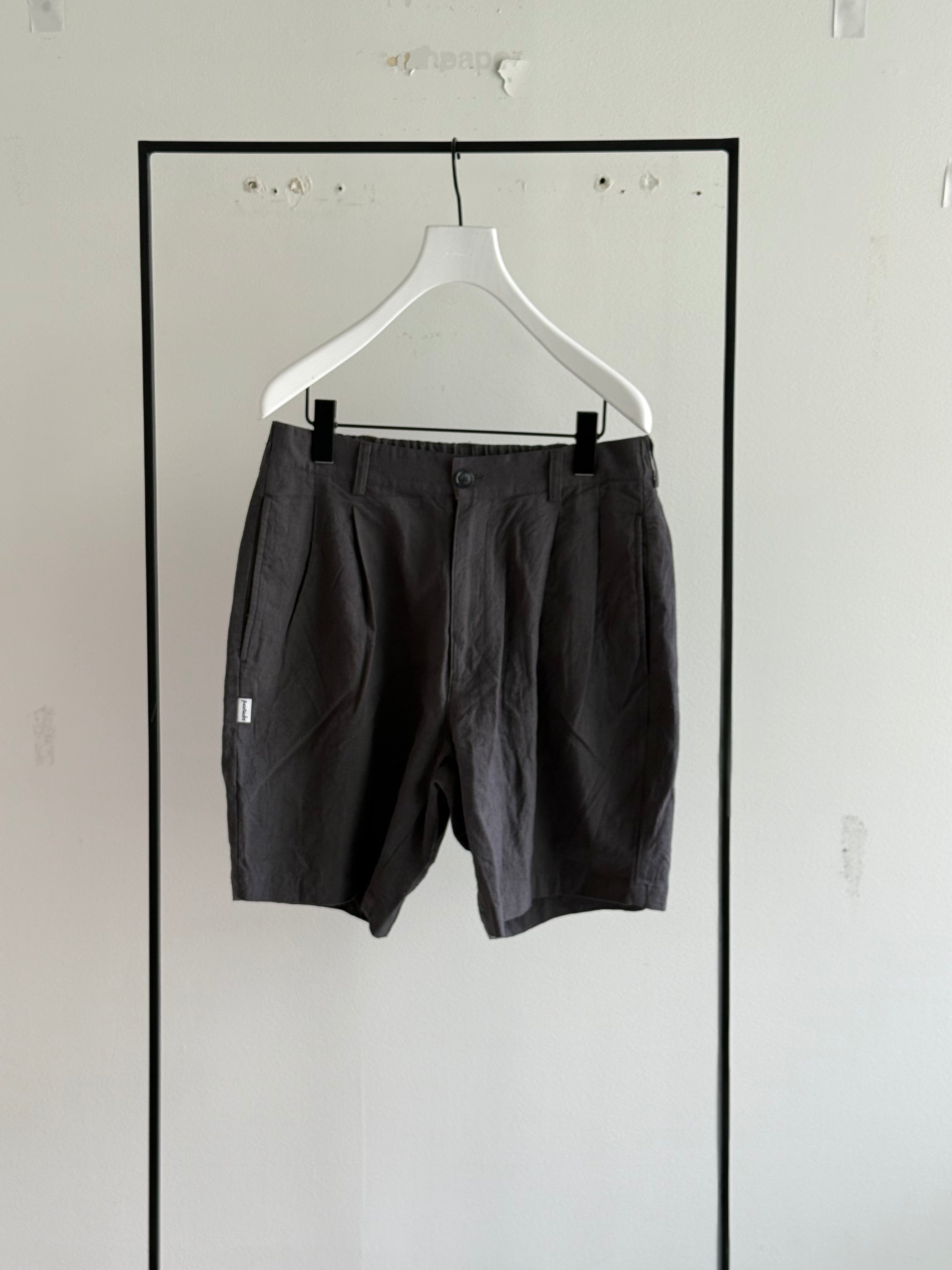 TWO TUCK LINEN SHORTS