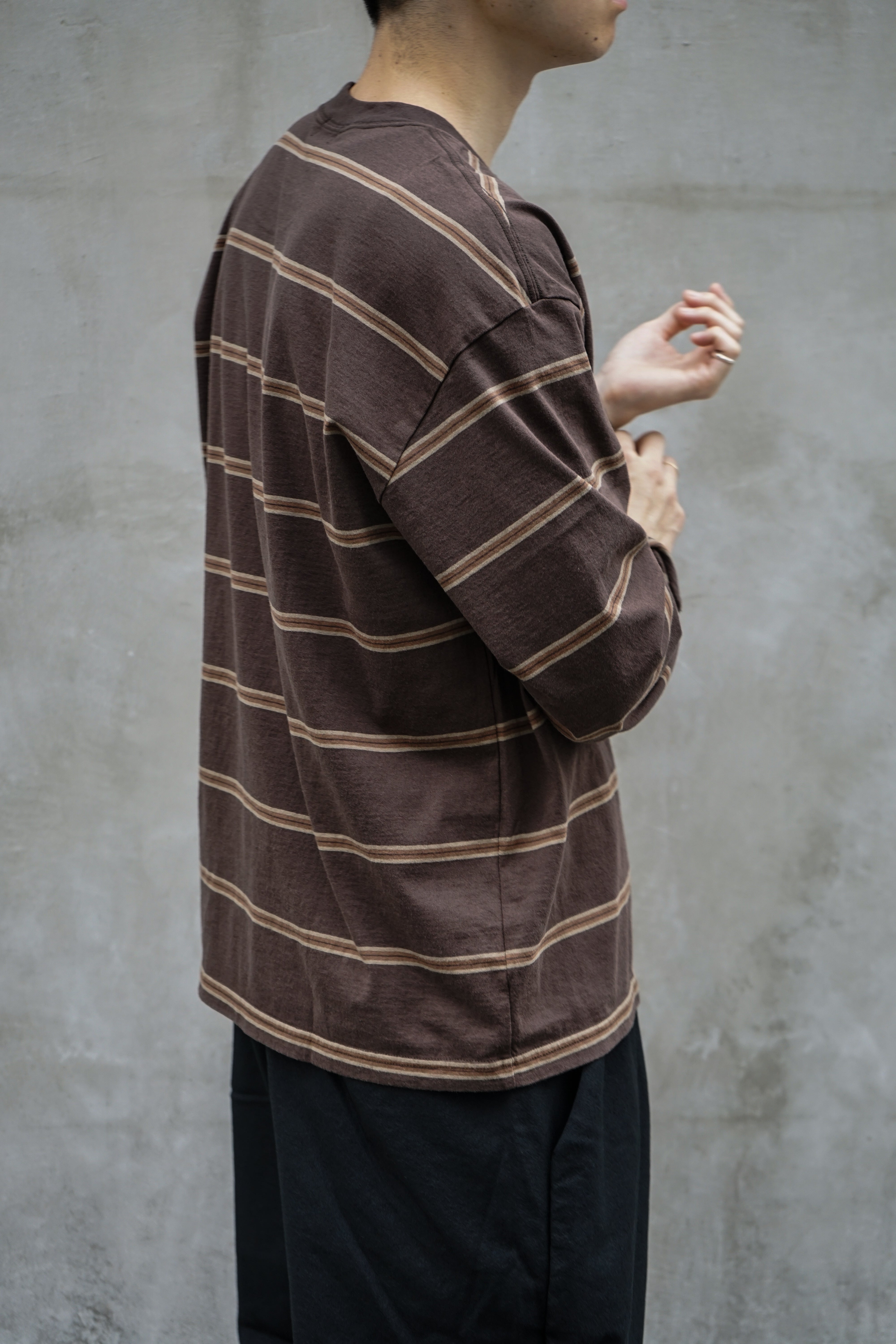 Long sleeve border T-shirt