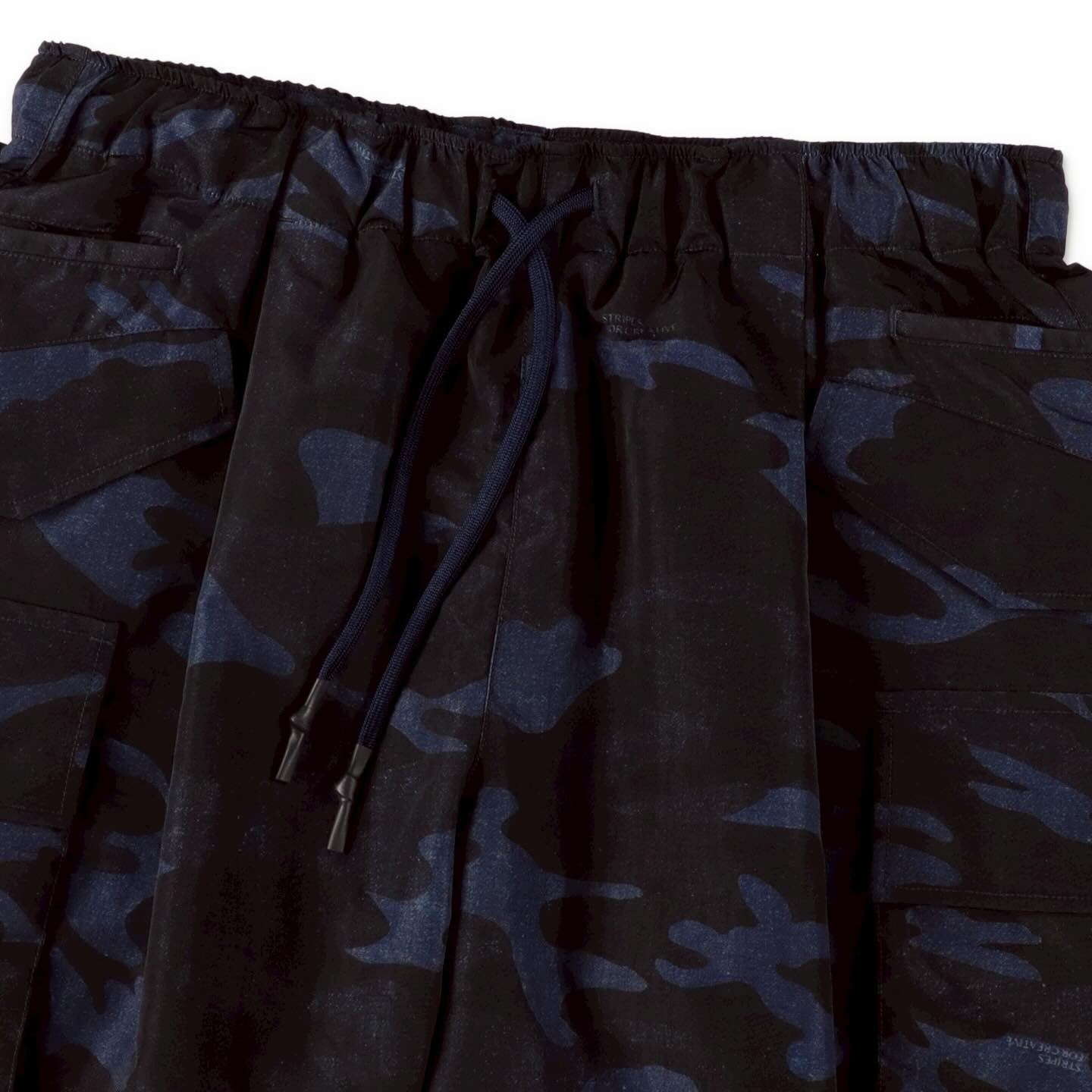 CAMO BAGGY CARGO SHORTS
