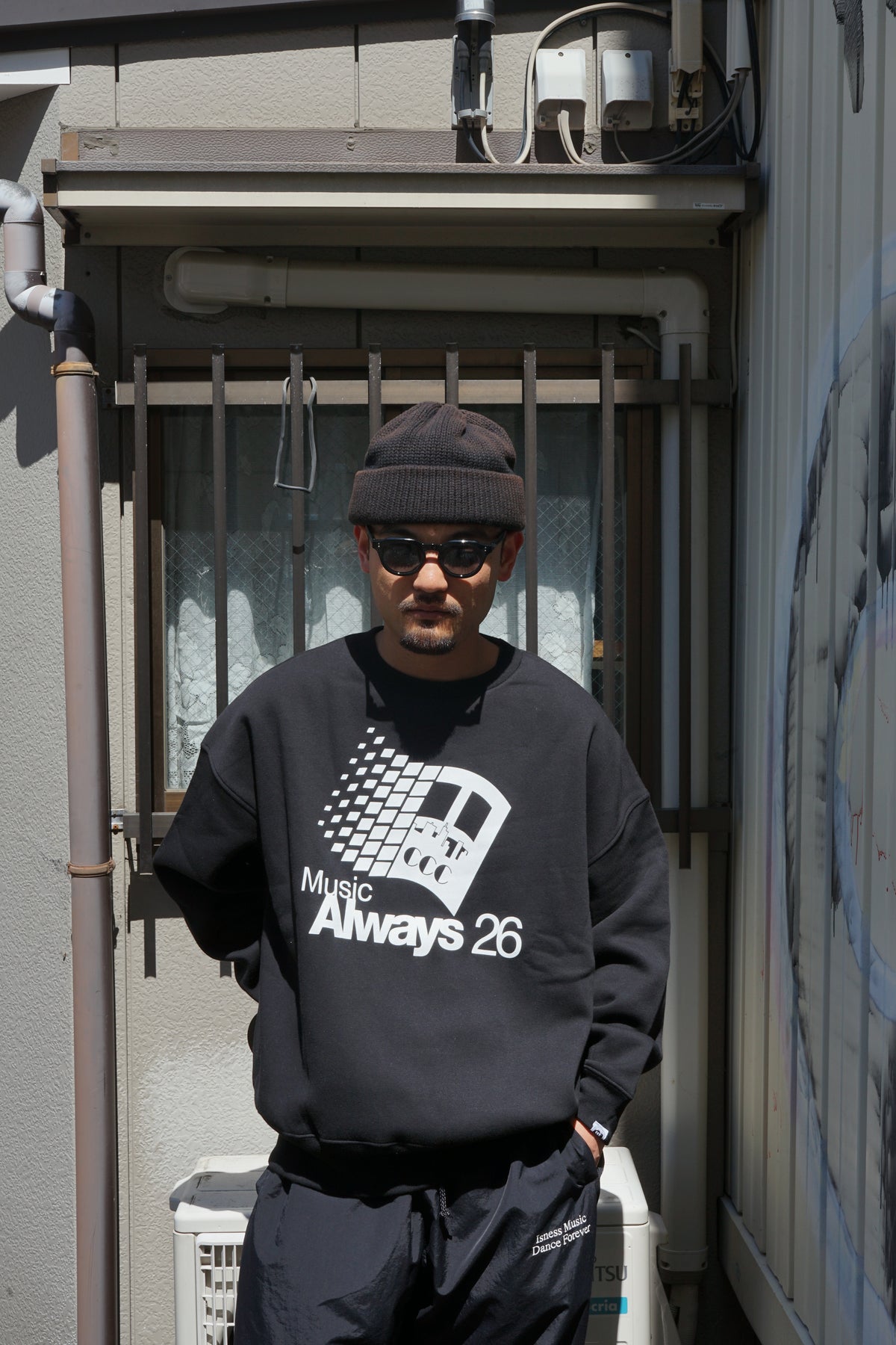 CITY COUNTRY CITY x IS-NESS_SWEATSHIRT_MUSIC ALWAYS