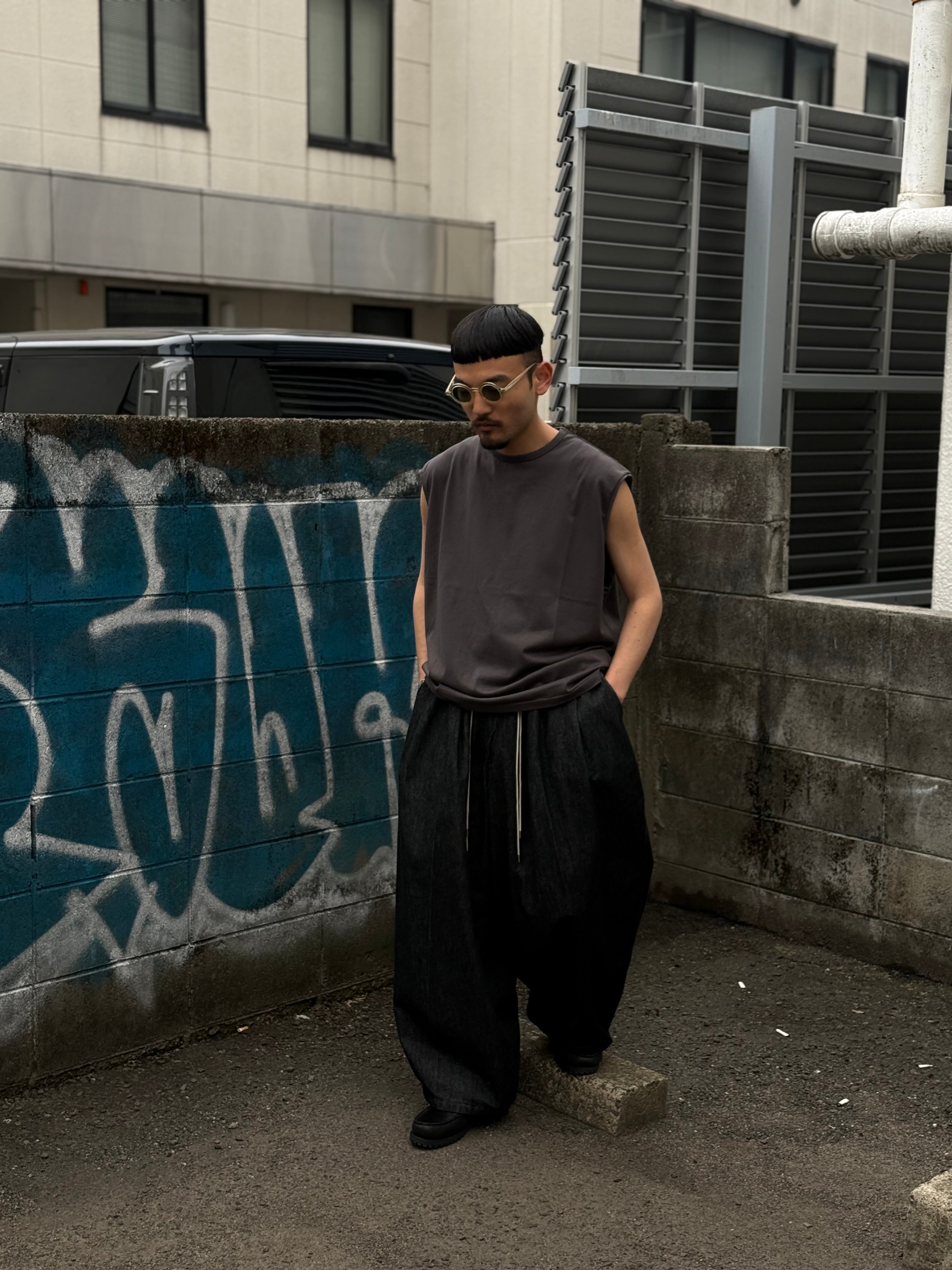 SLEEVE LESS T-SHIRTS