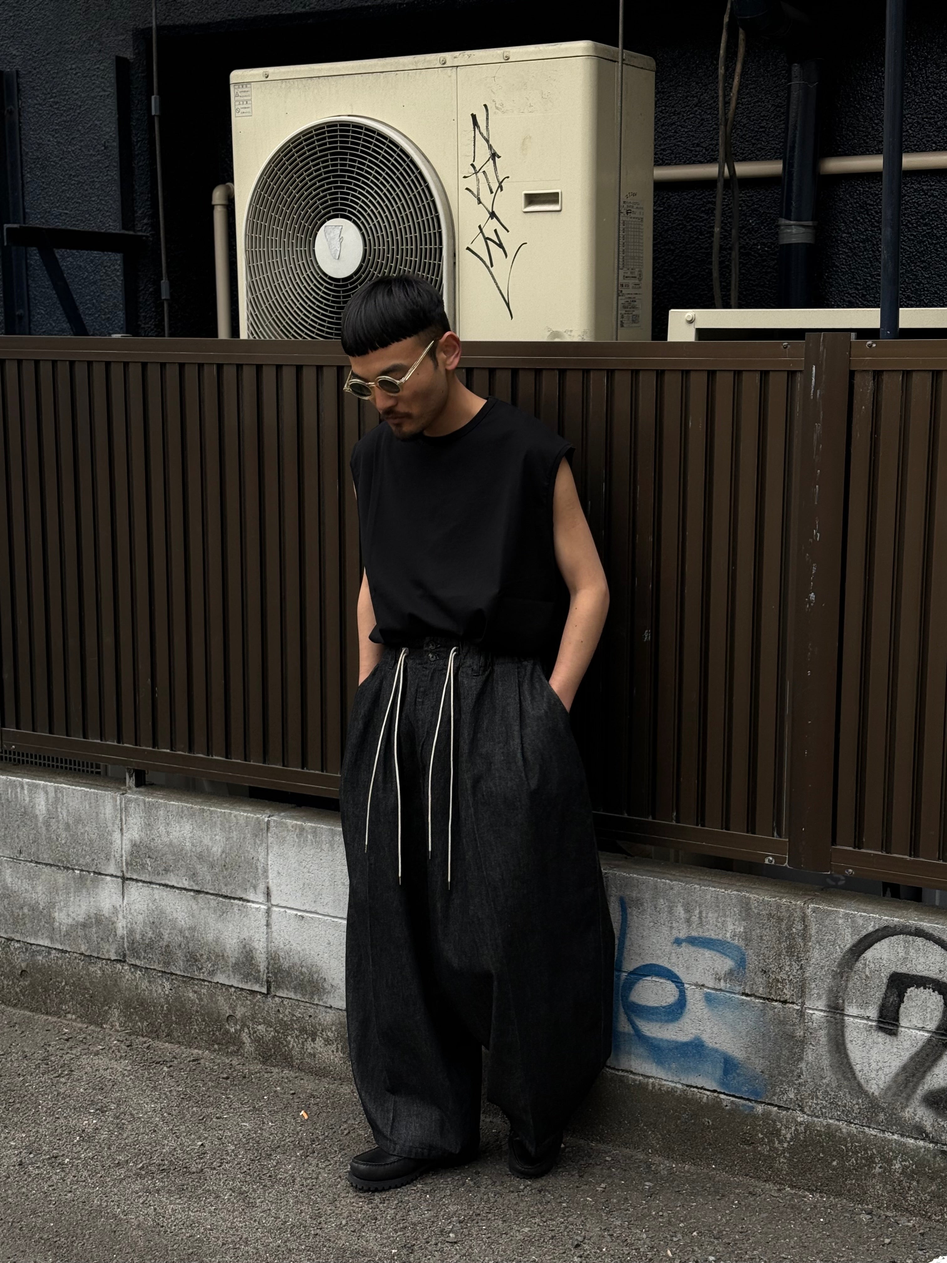 SLEEVE LESS T-SHIRTS