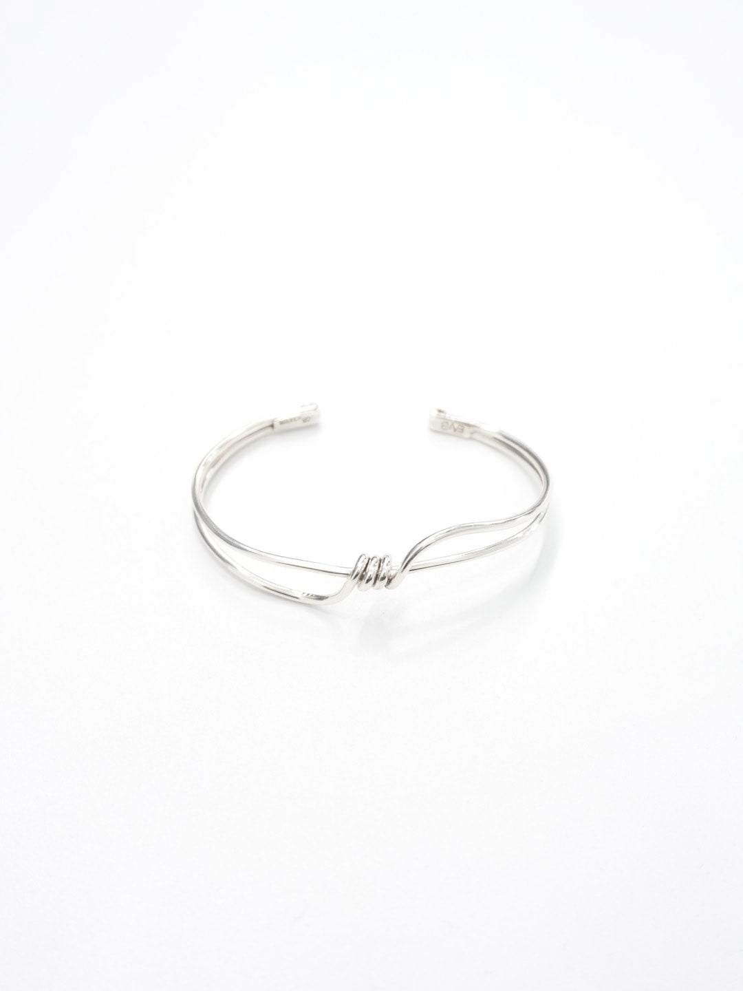 CENTER WINDING BANGLE