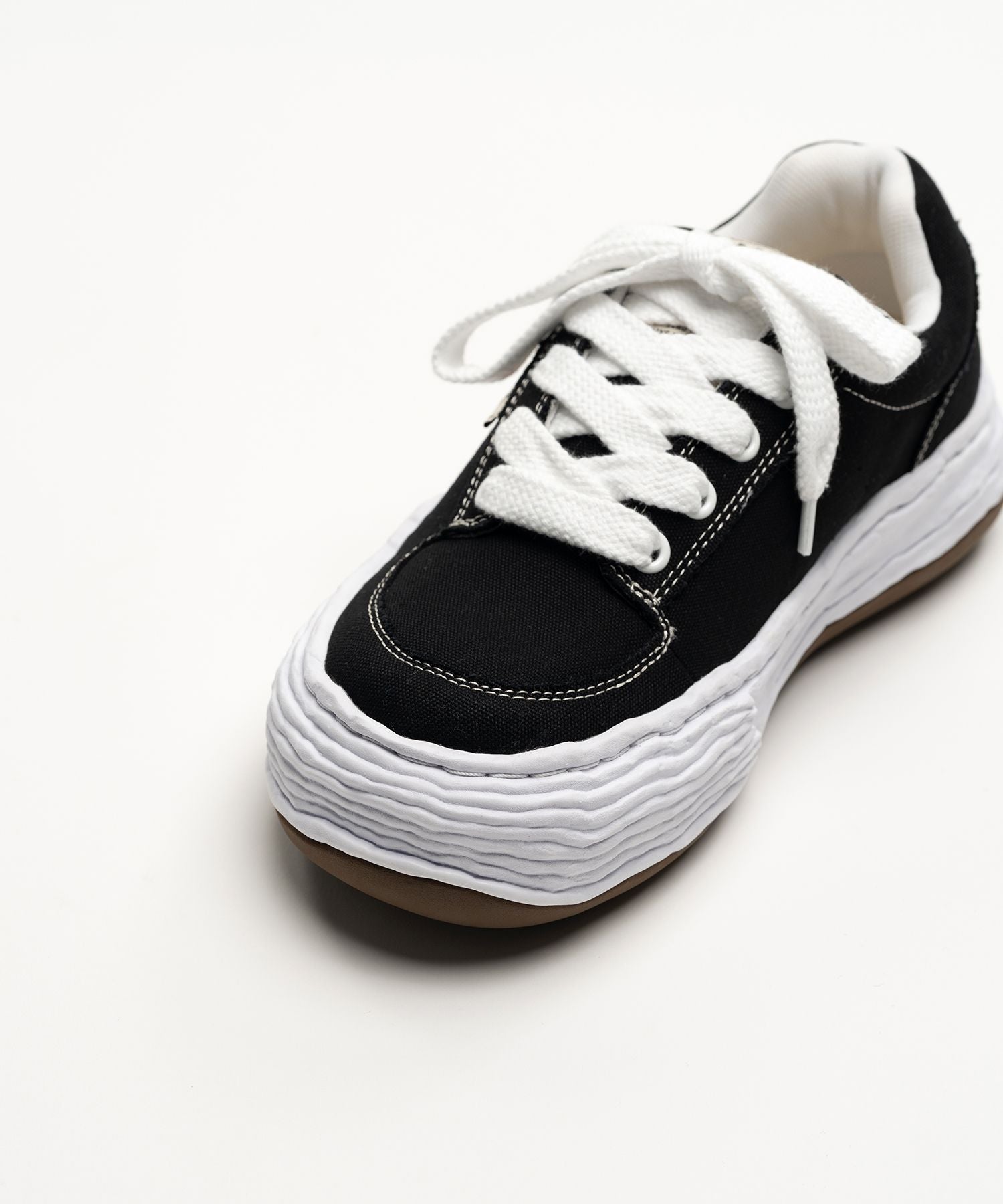 【9/2(水)発売】"OLIVER" OG Sole Canvas Low-top Sneakers