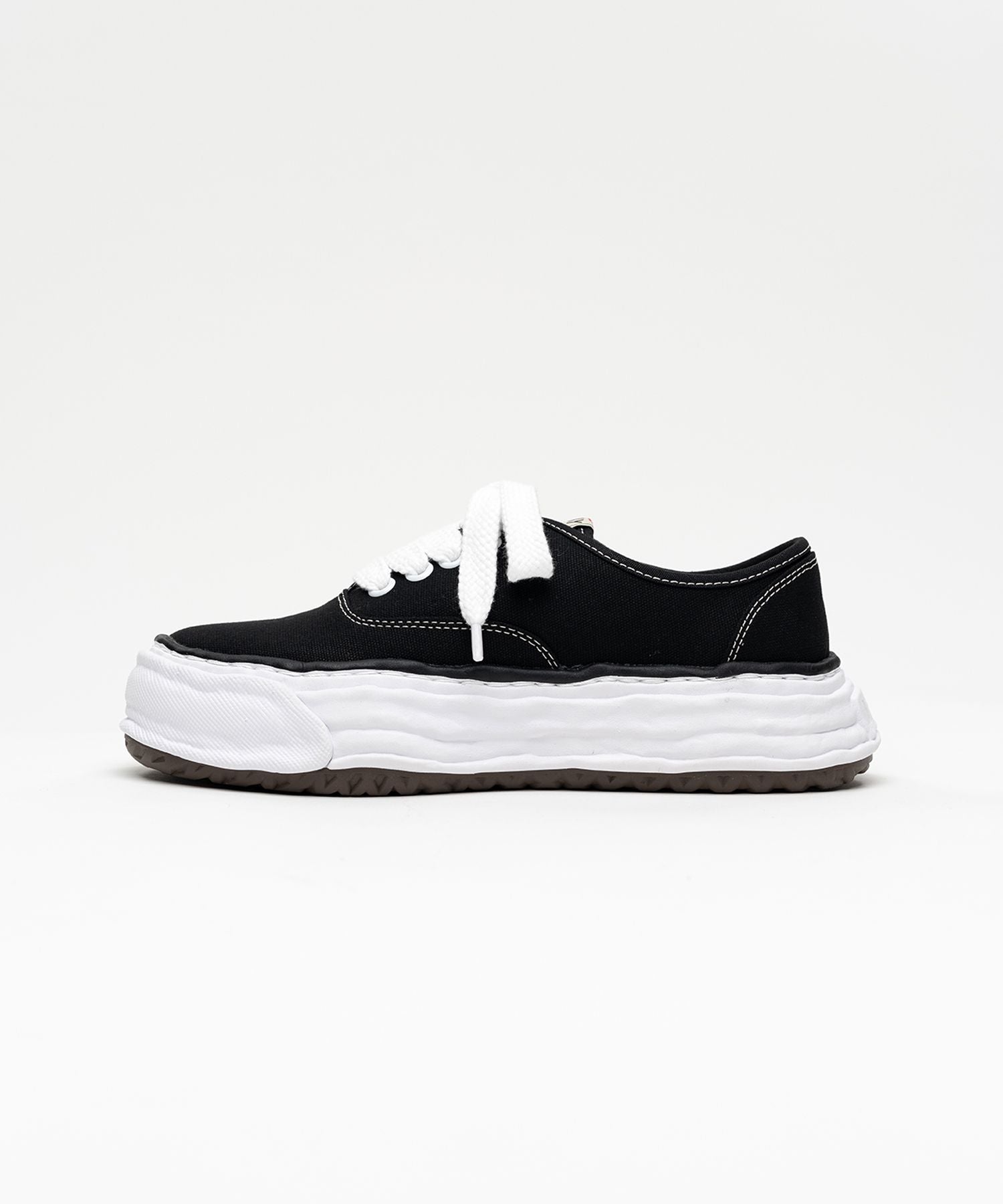 BAKER 26 / OG Sole Canvas Low -Top Sneaker
