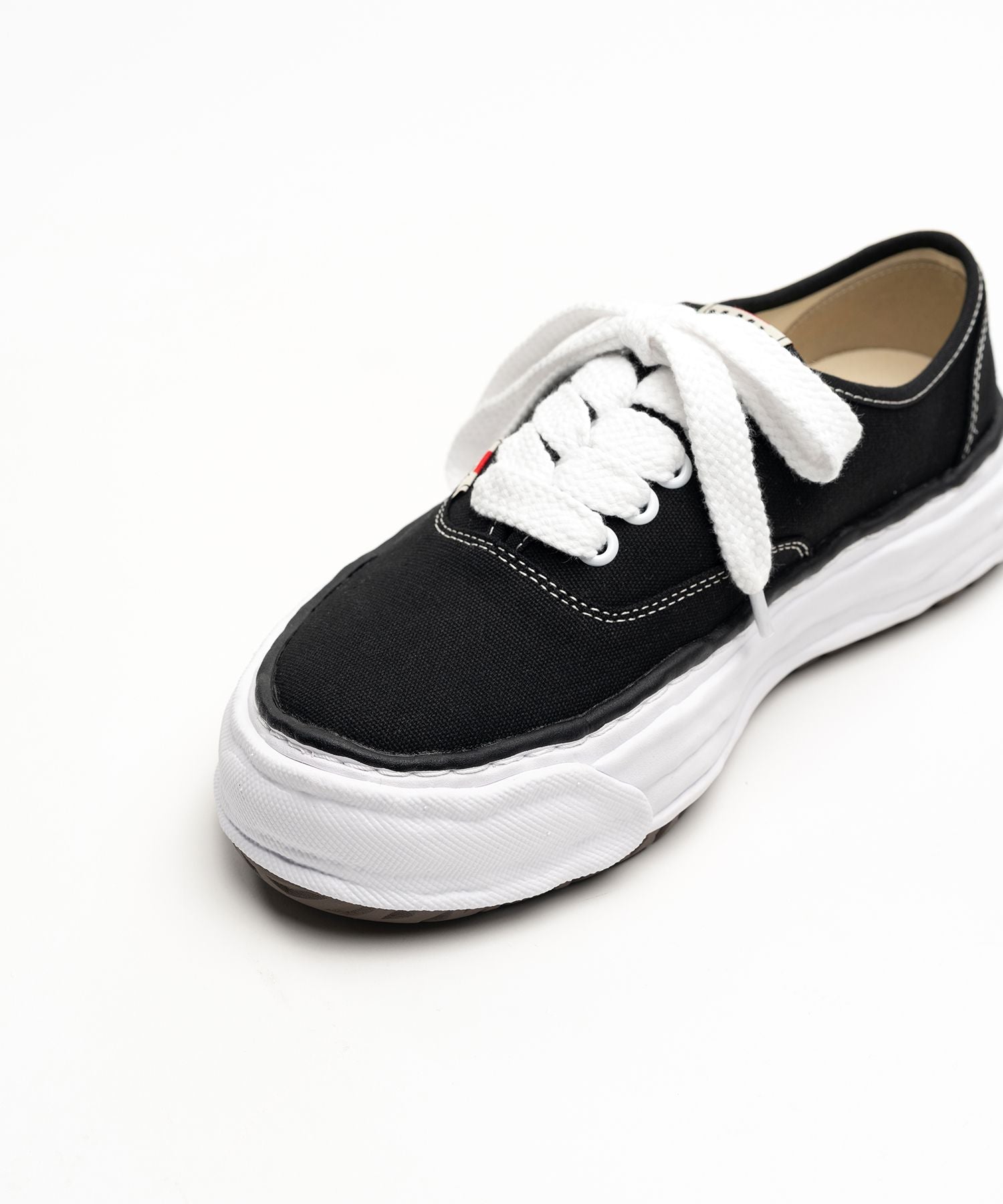 BAKER 26 / OG Sole Canvas Low -Top Sneaker