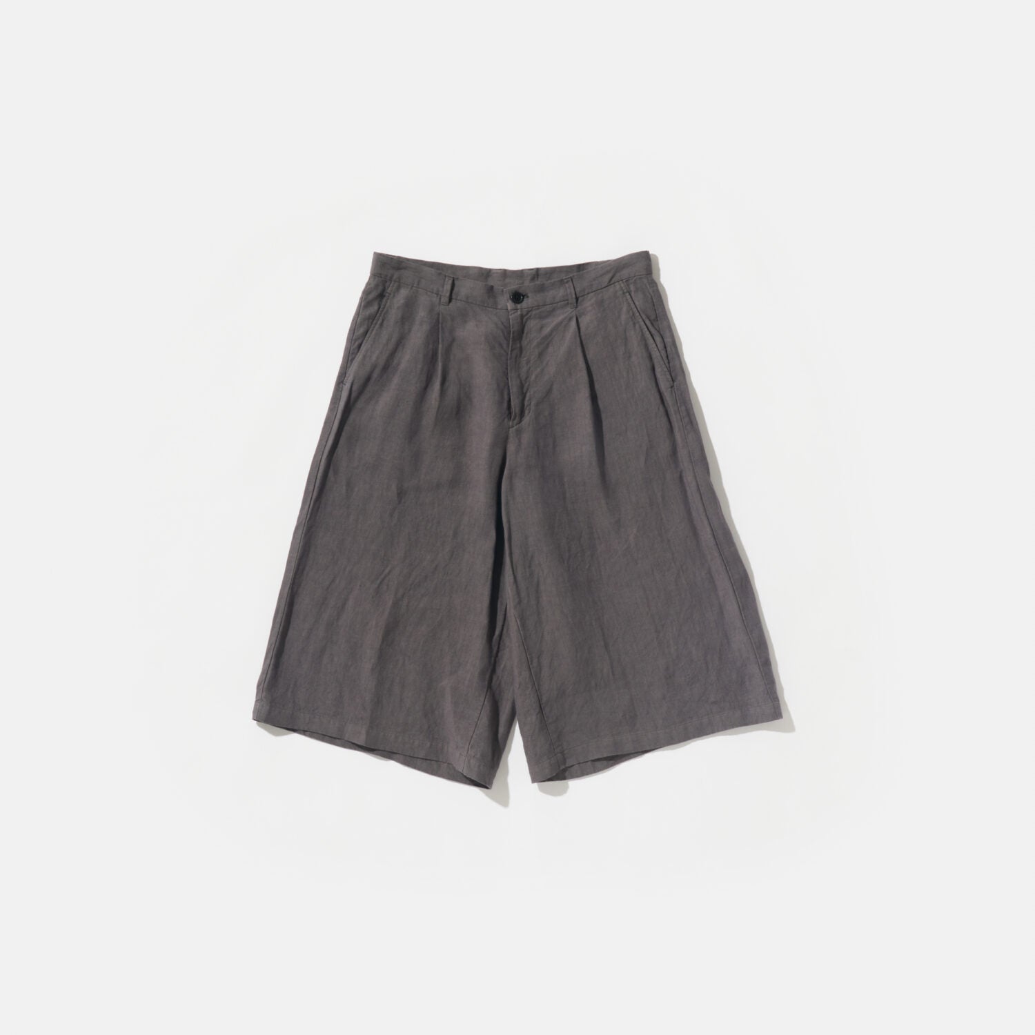 TUCK WIDE SHORTS B