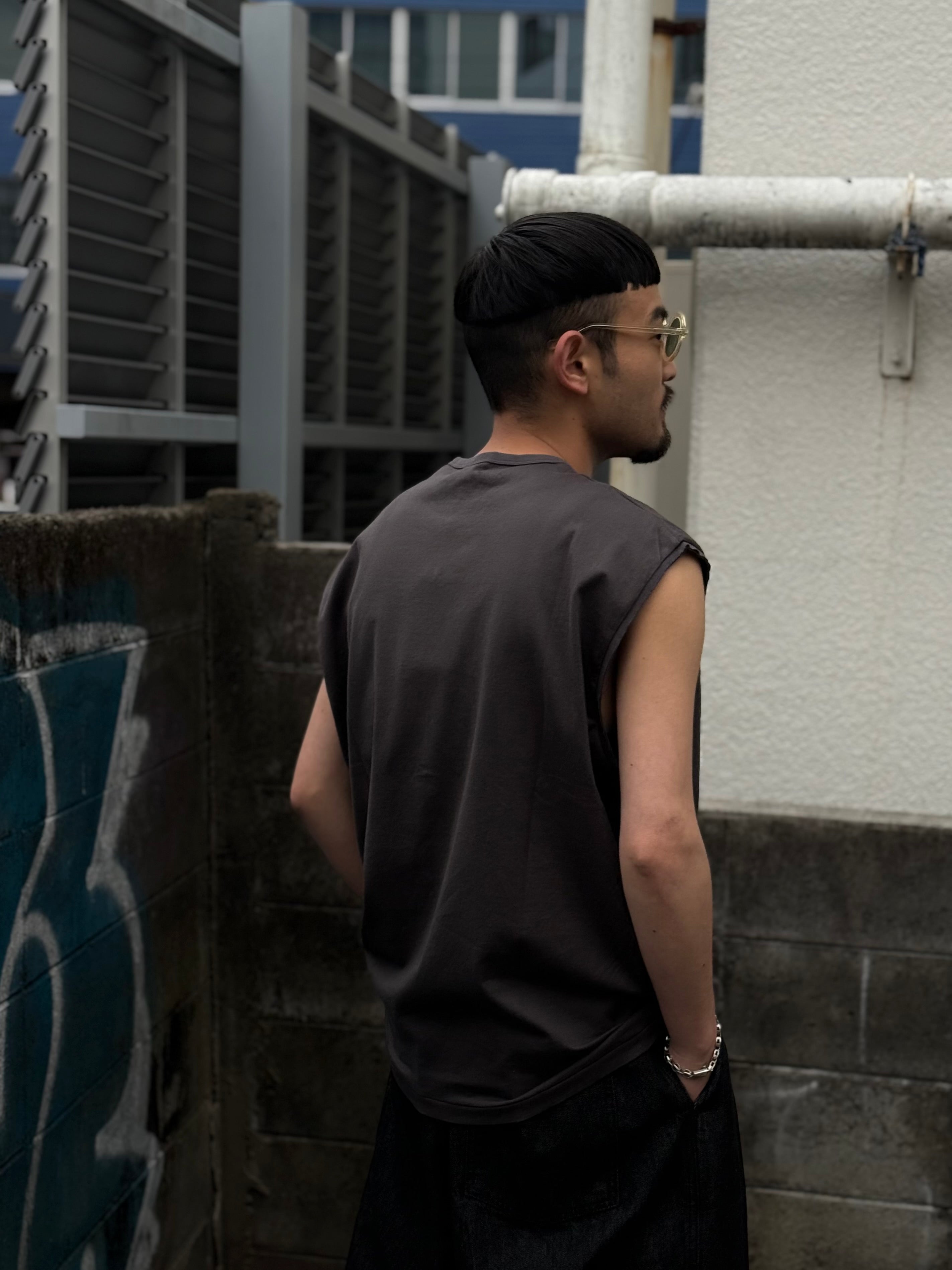SLEEVE LESS T-SHIRTS