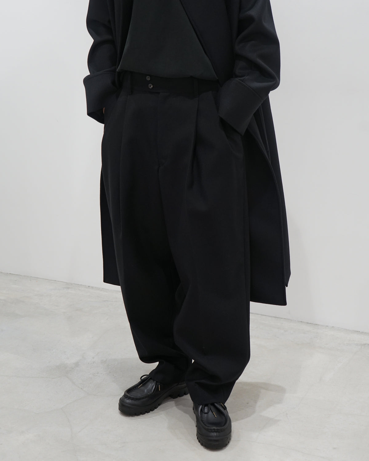 DEEP TUCK WIDE SLACKS
