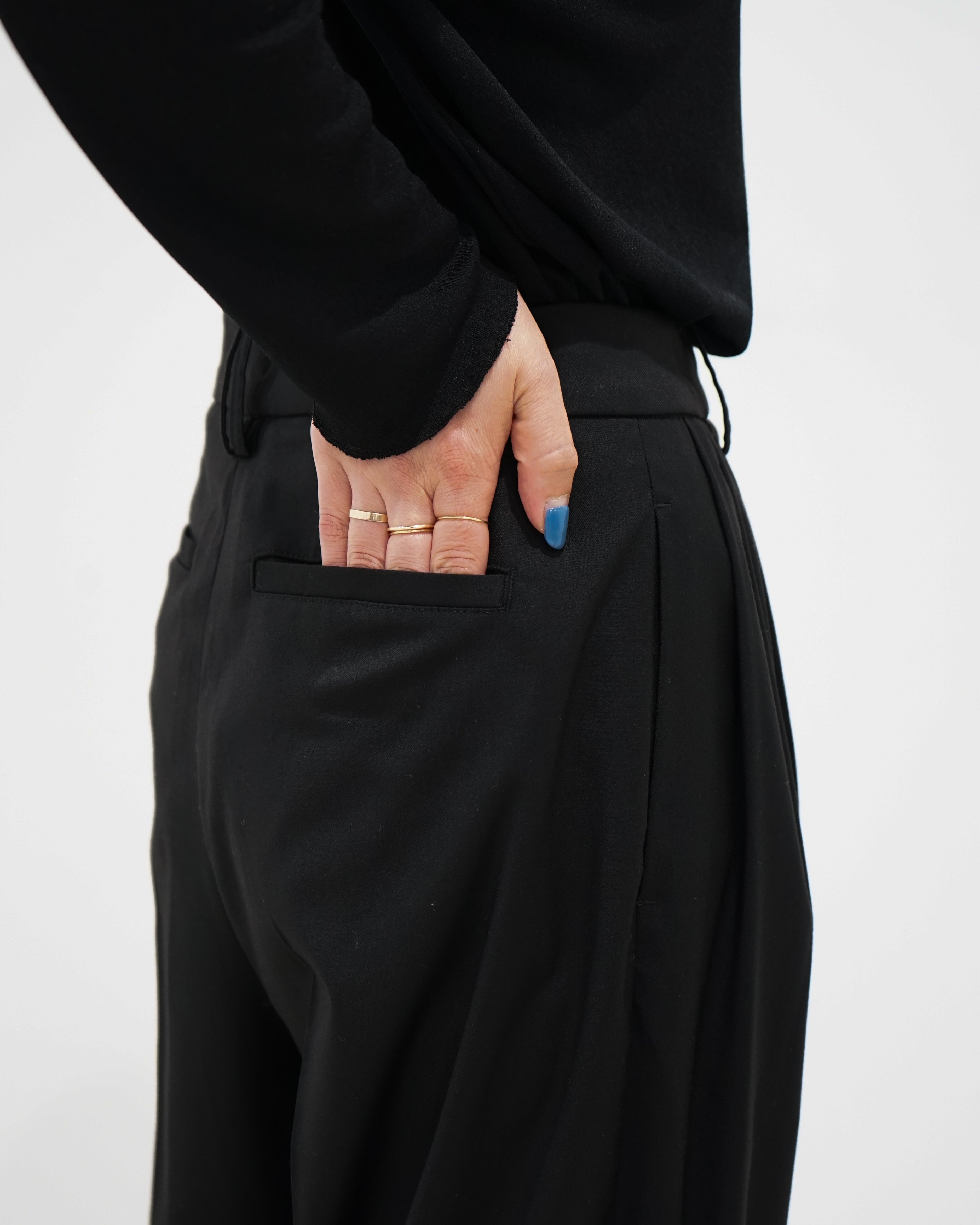 Lightweight Tuck Trousers