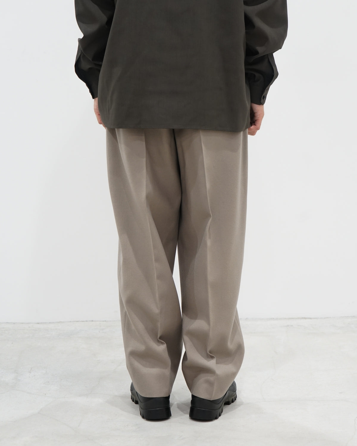DEEP TUCK WIDE SLACKS