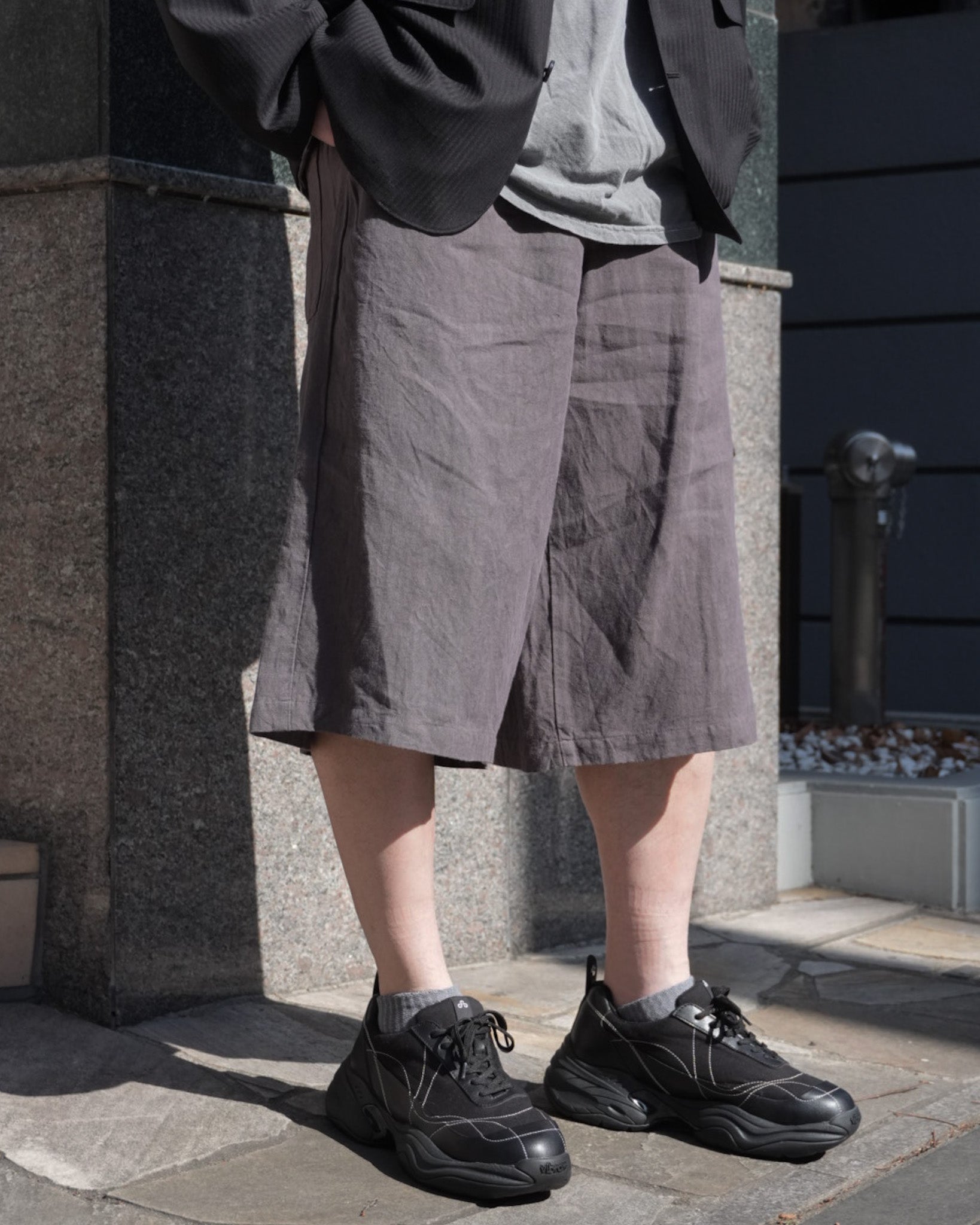 TUCK WIDE SHORTS B