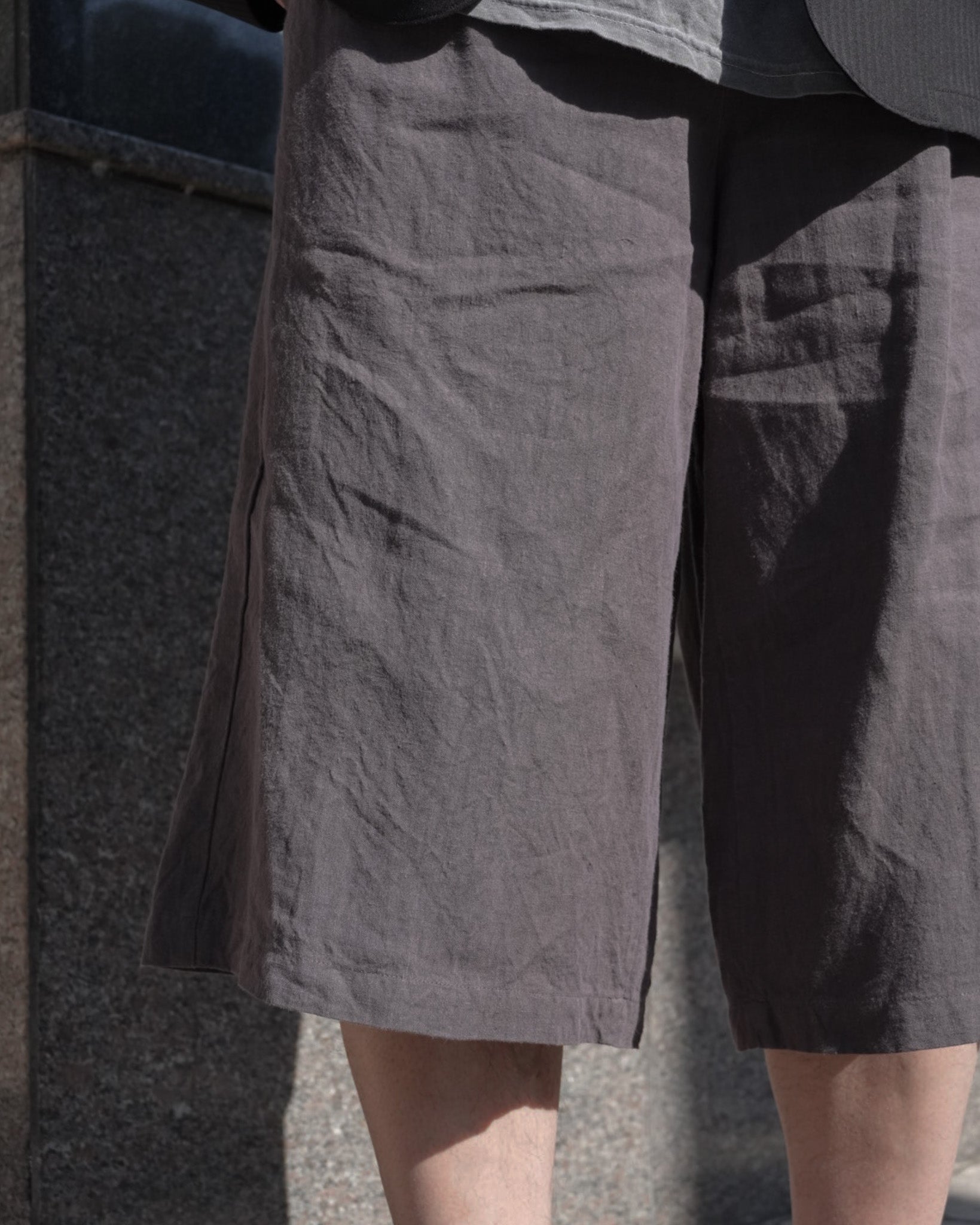 TUCK WIDE SHORTS B