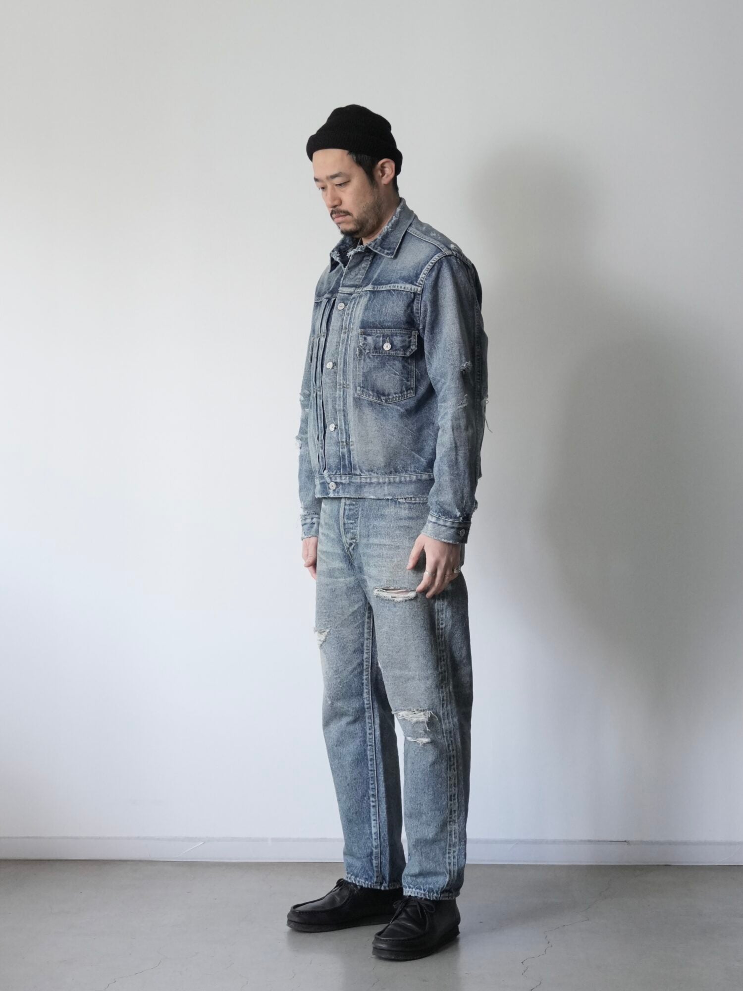017 LV 61's TAPERED JEANS DAMAGED
