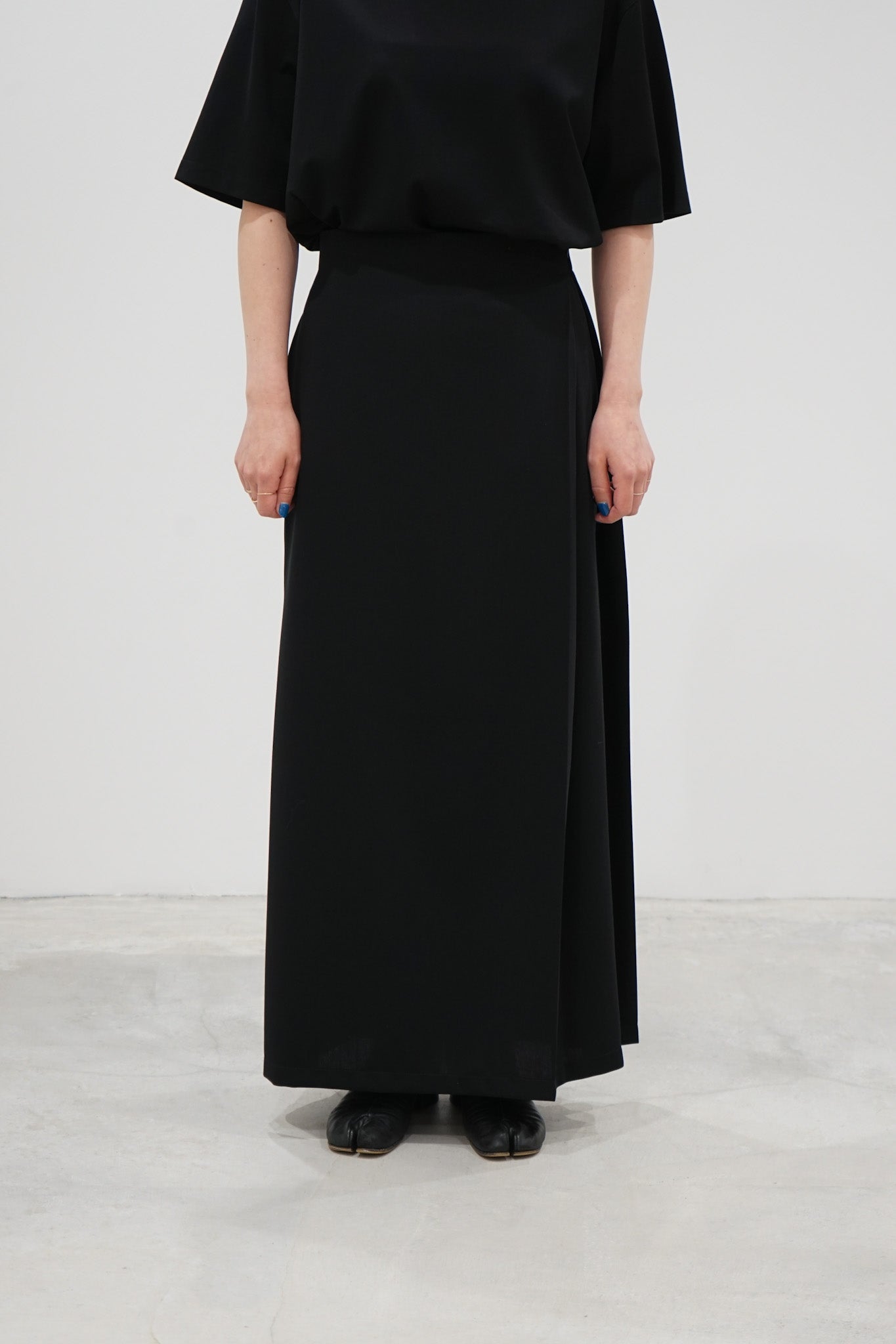 PLEATED LONG SKIRT
