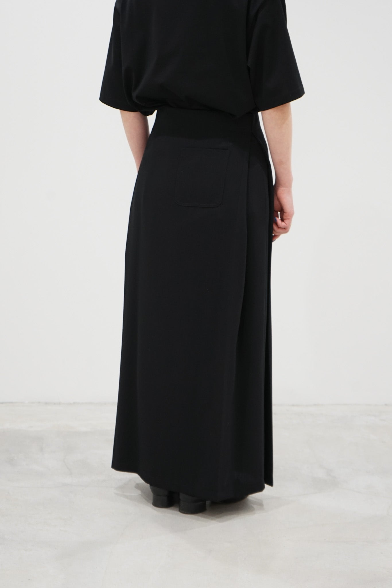 PLEATED LONG SKIRT