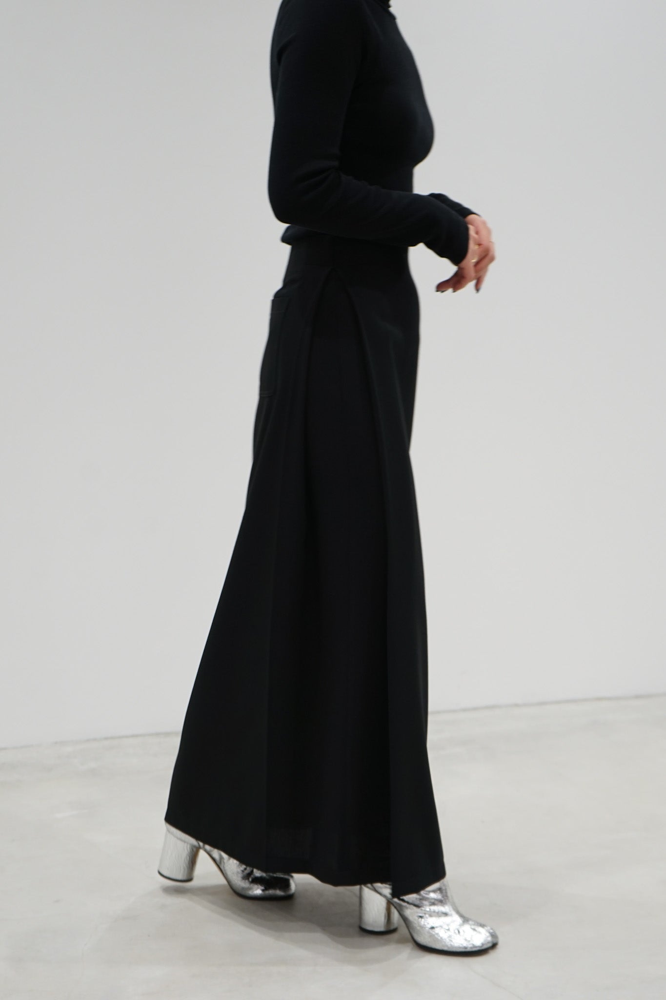 PLEATED LONG SKIRT