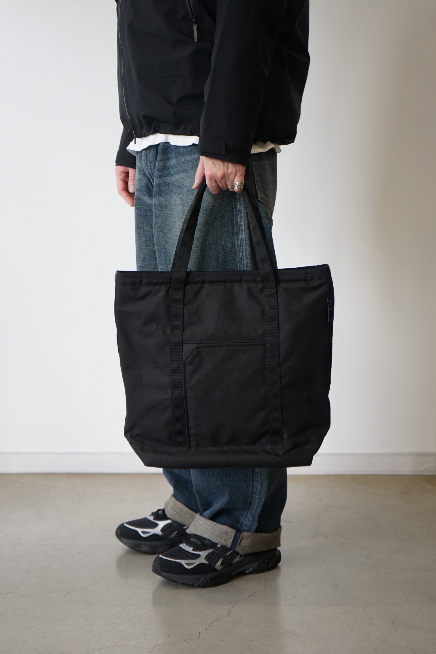 TOTE STANDARD M