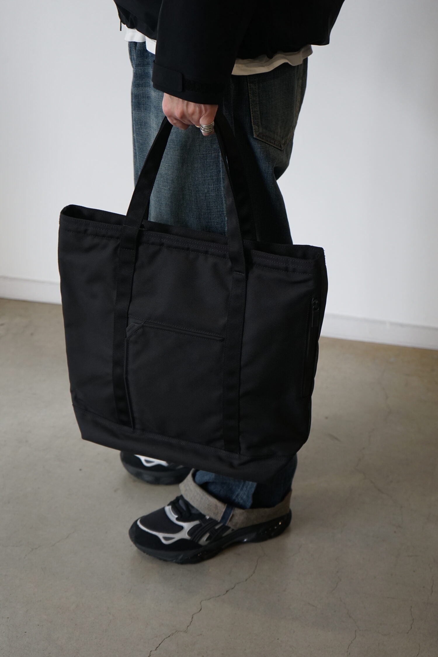 TOTE STANDARD M