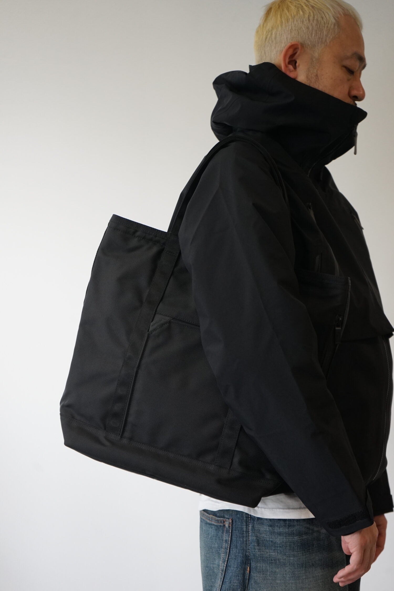 TOTE STANDARD M