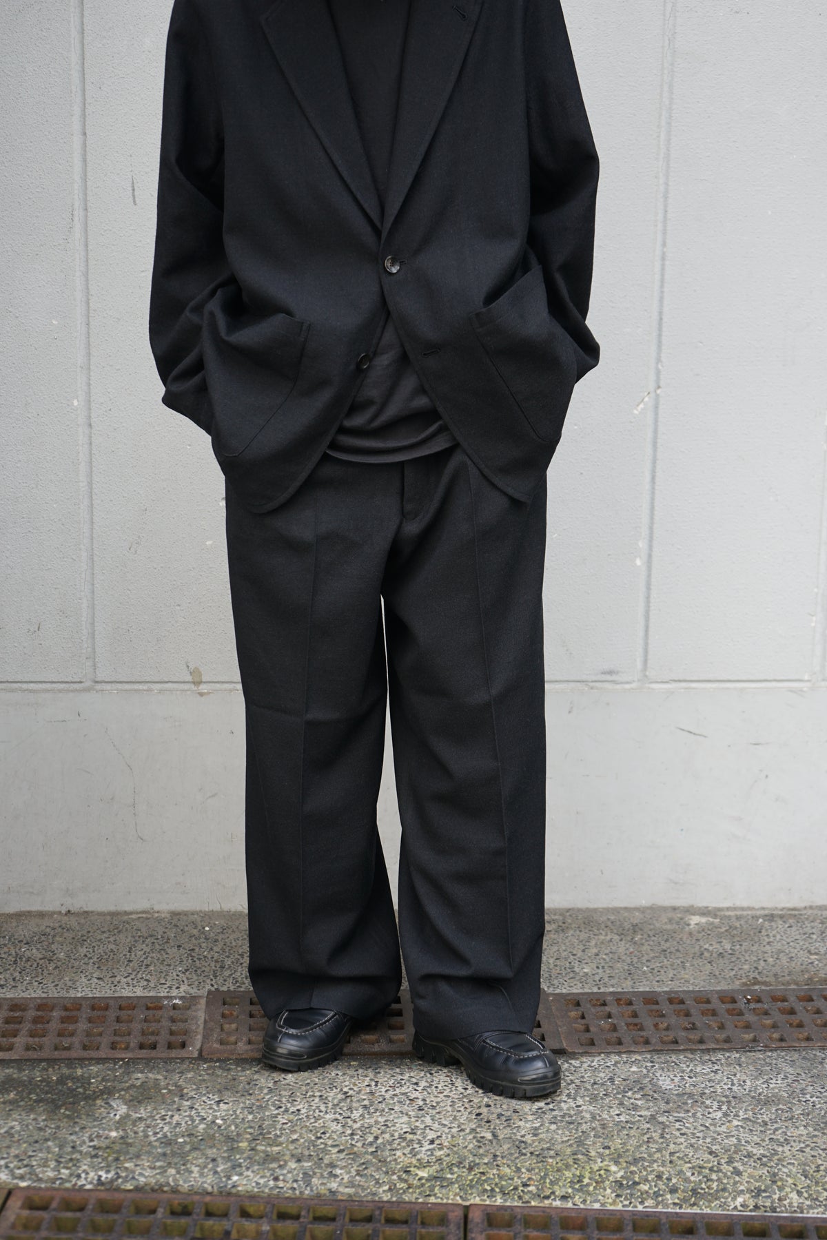 TUMBLED WOOL SERGE SINGLE PLEAT WIDE TROUSERS
