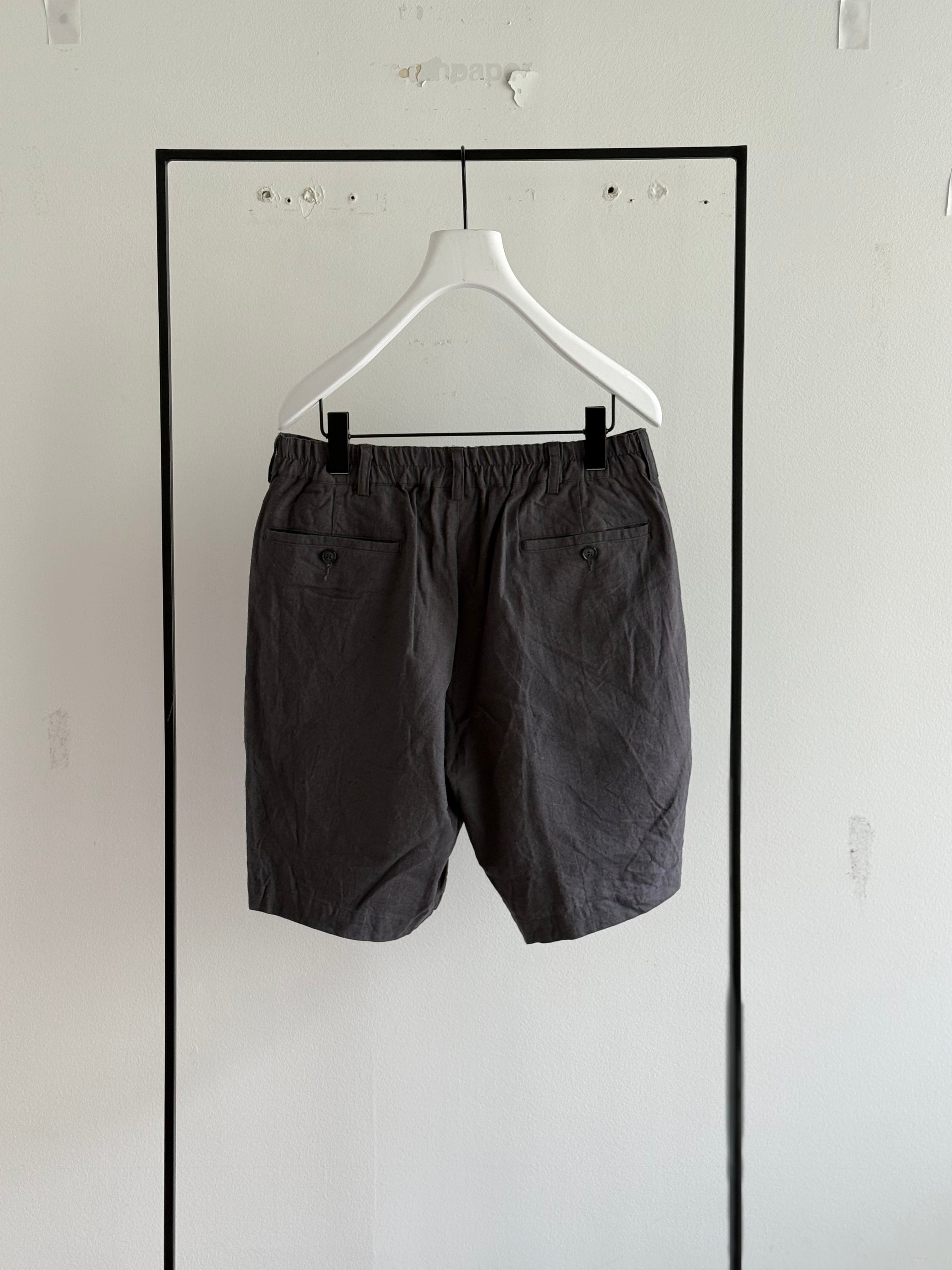 TWO TUCK LINEN SHORTS