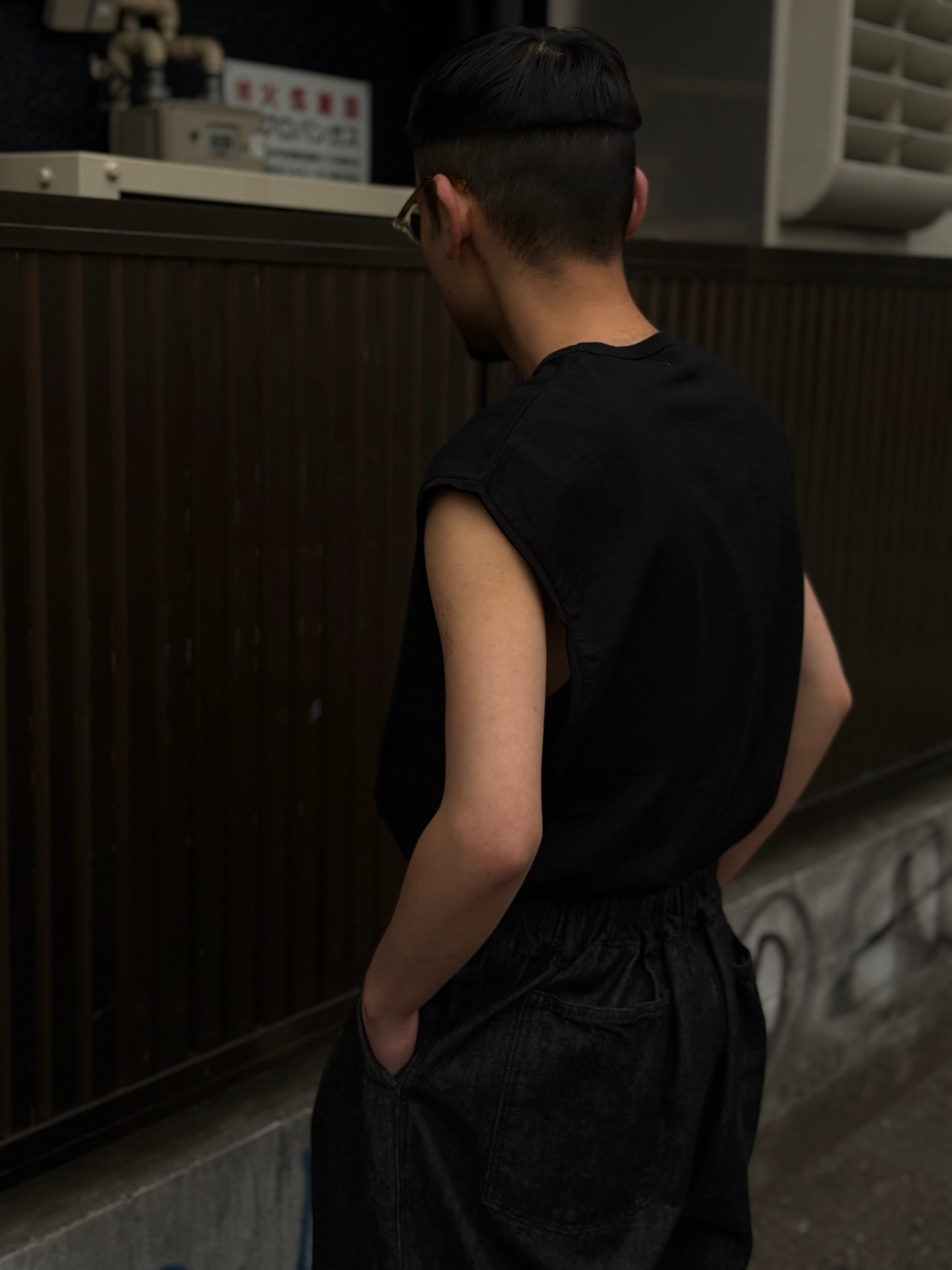 SLEEVE LESS T-SHIRTS