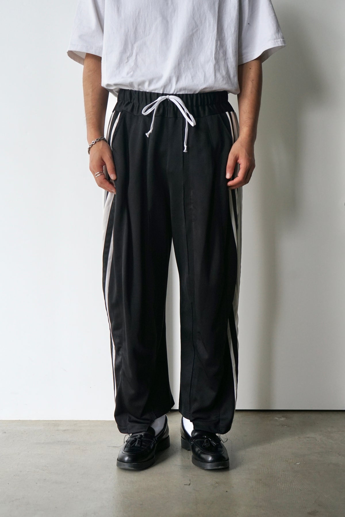 Docking Super Wide Track Pants ③