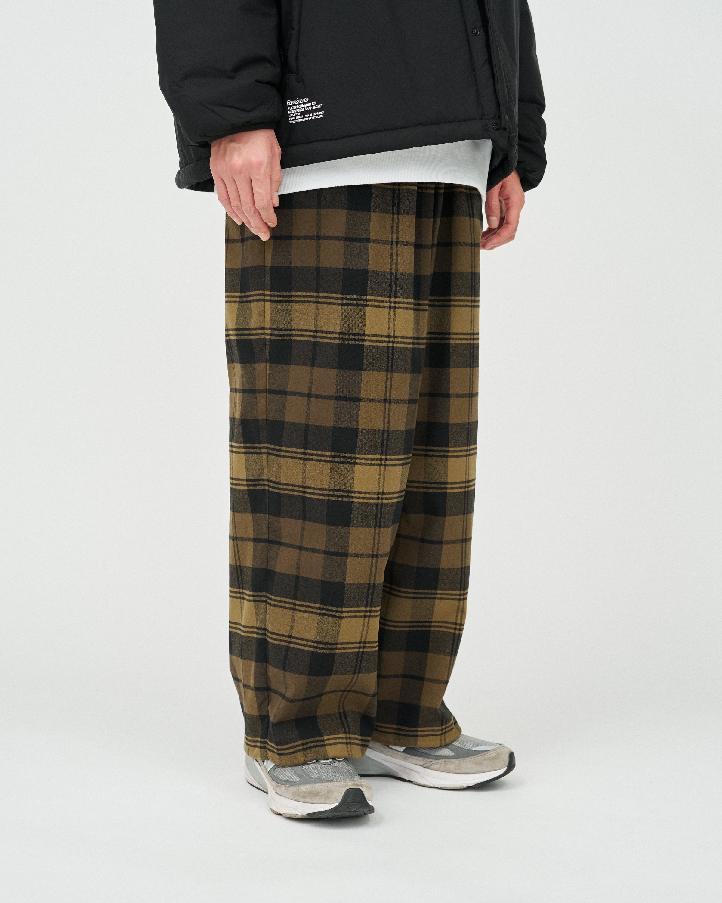 FLANNEL CHECK UTILITY OVER PANTS
